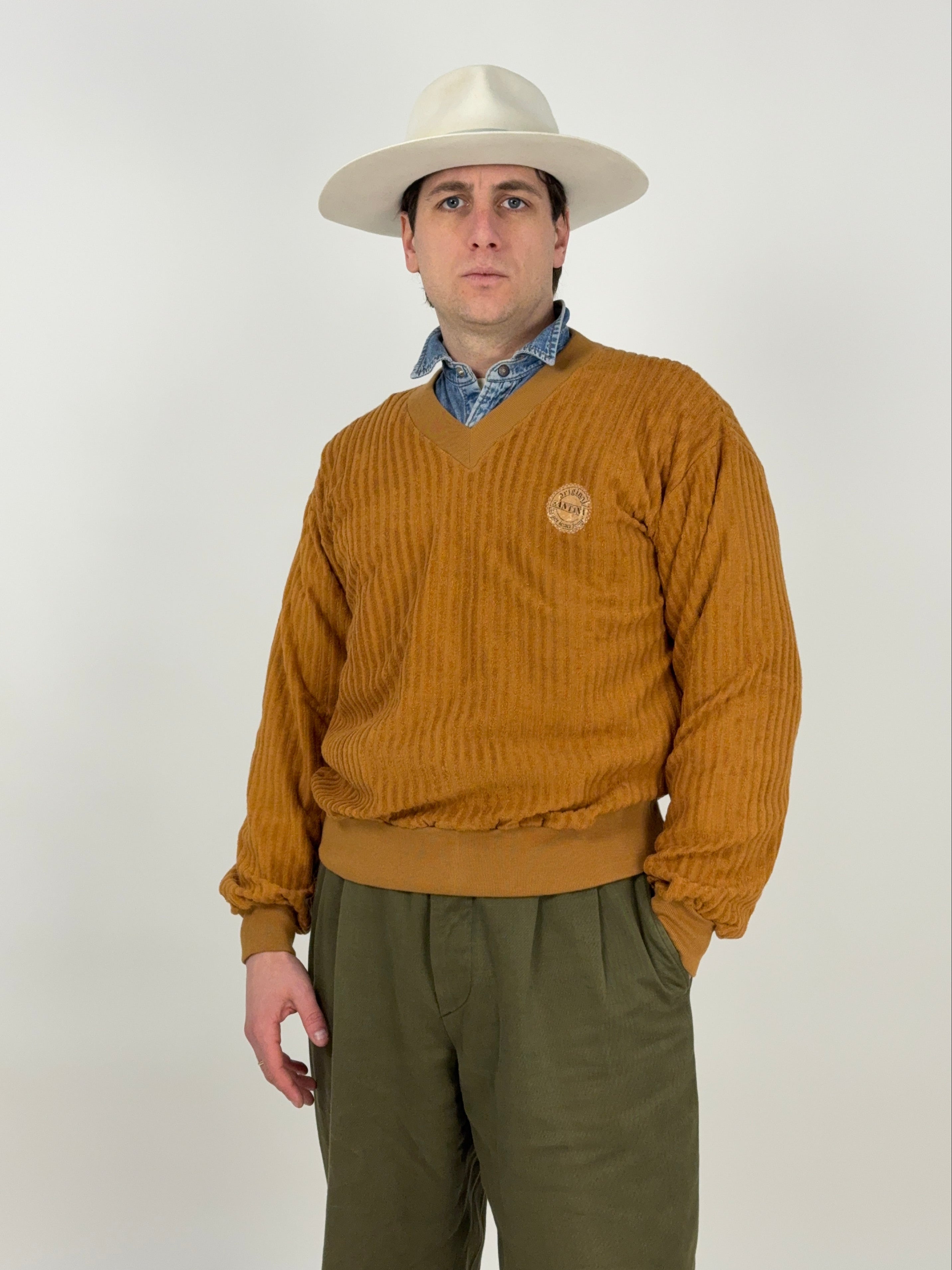 Maglia a coste anni '70 in cotone V-neck a coste con patch frontale