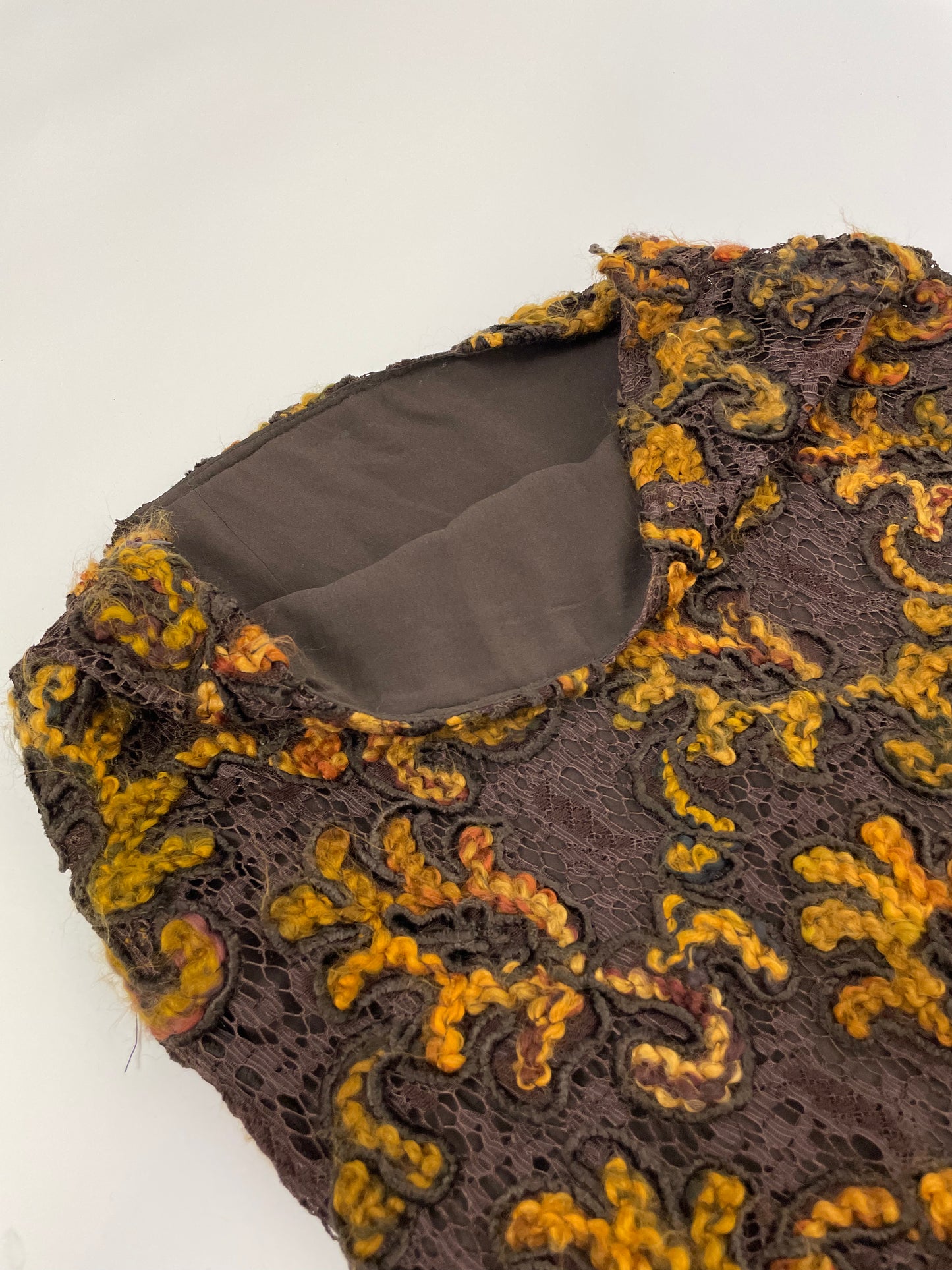 Gonna asimmetrica in pizzo lavorato