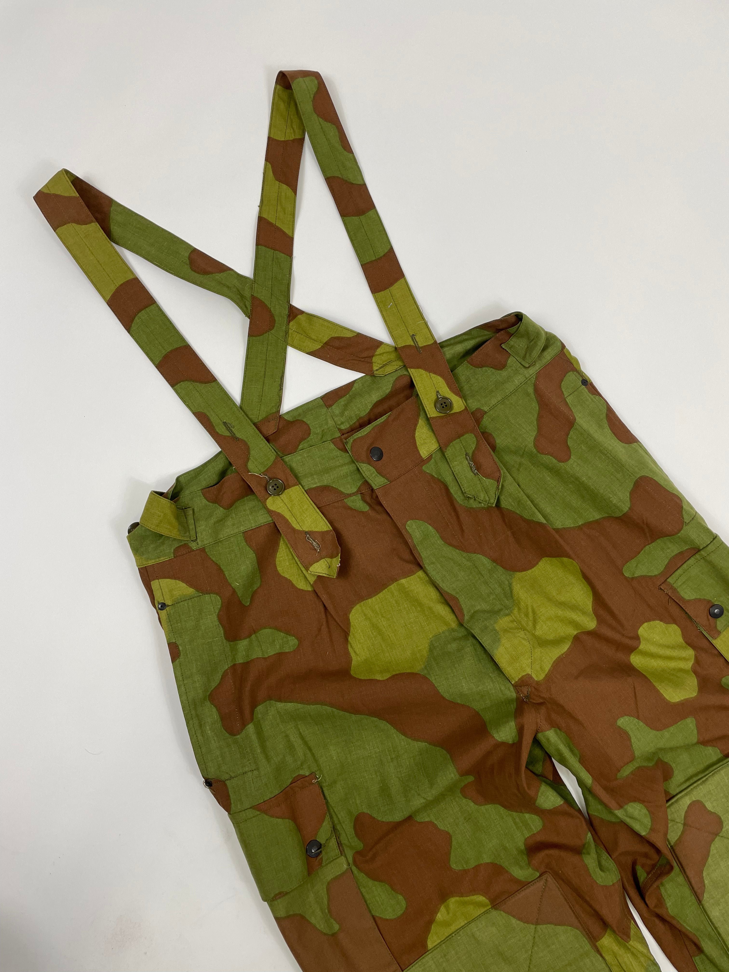 Vintage-Camouflage-Latzhose