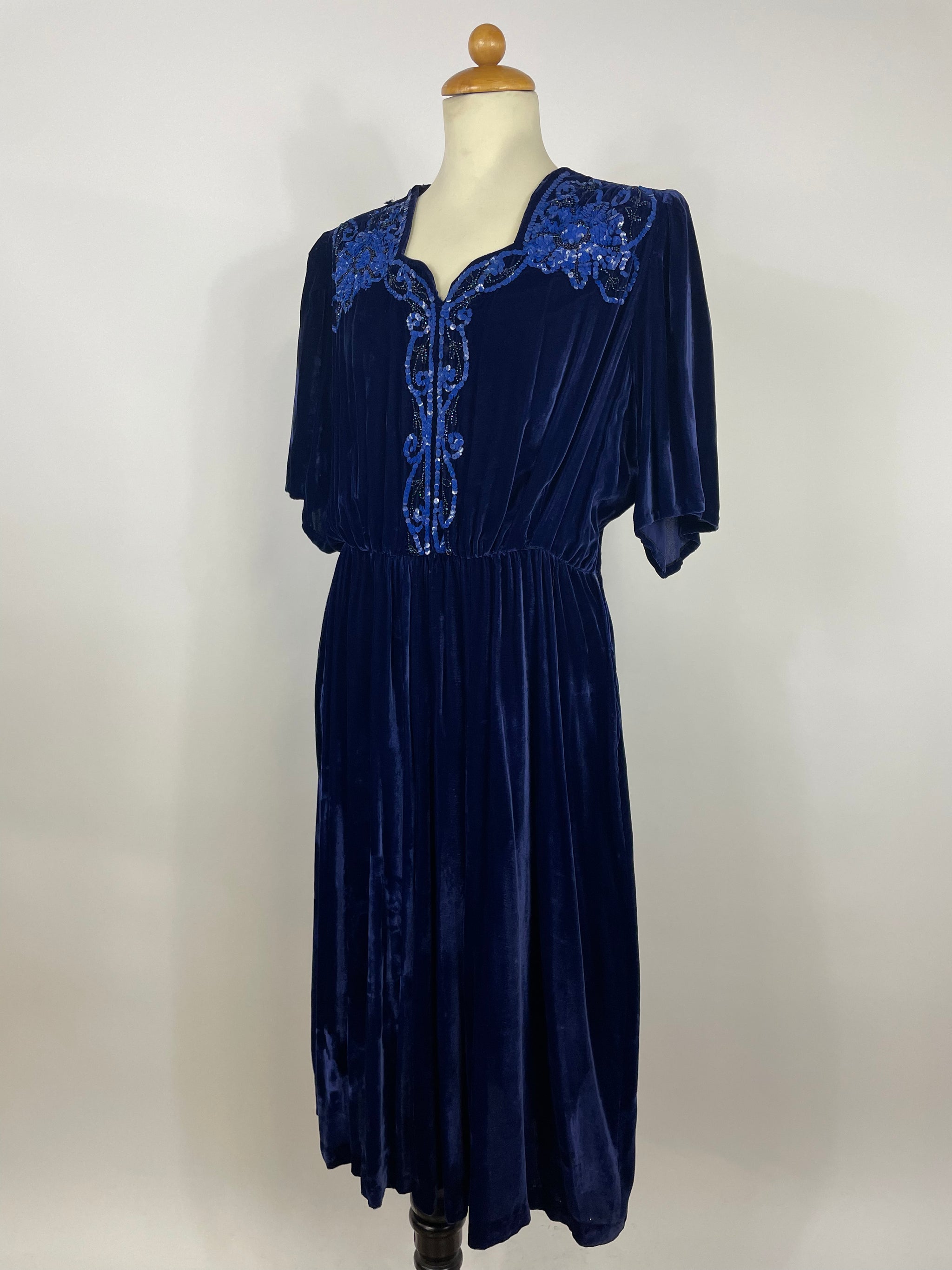 Authentic 1930s dress - Velvet and sequins