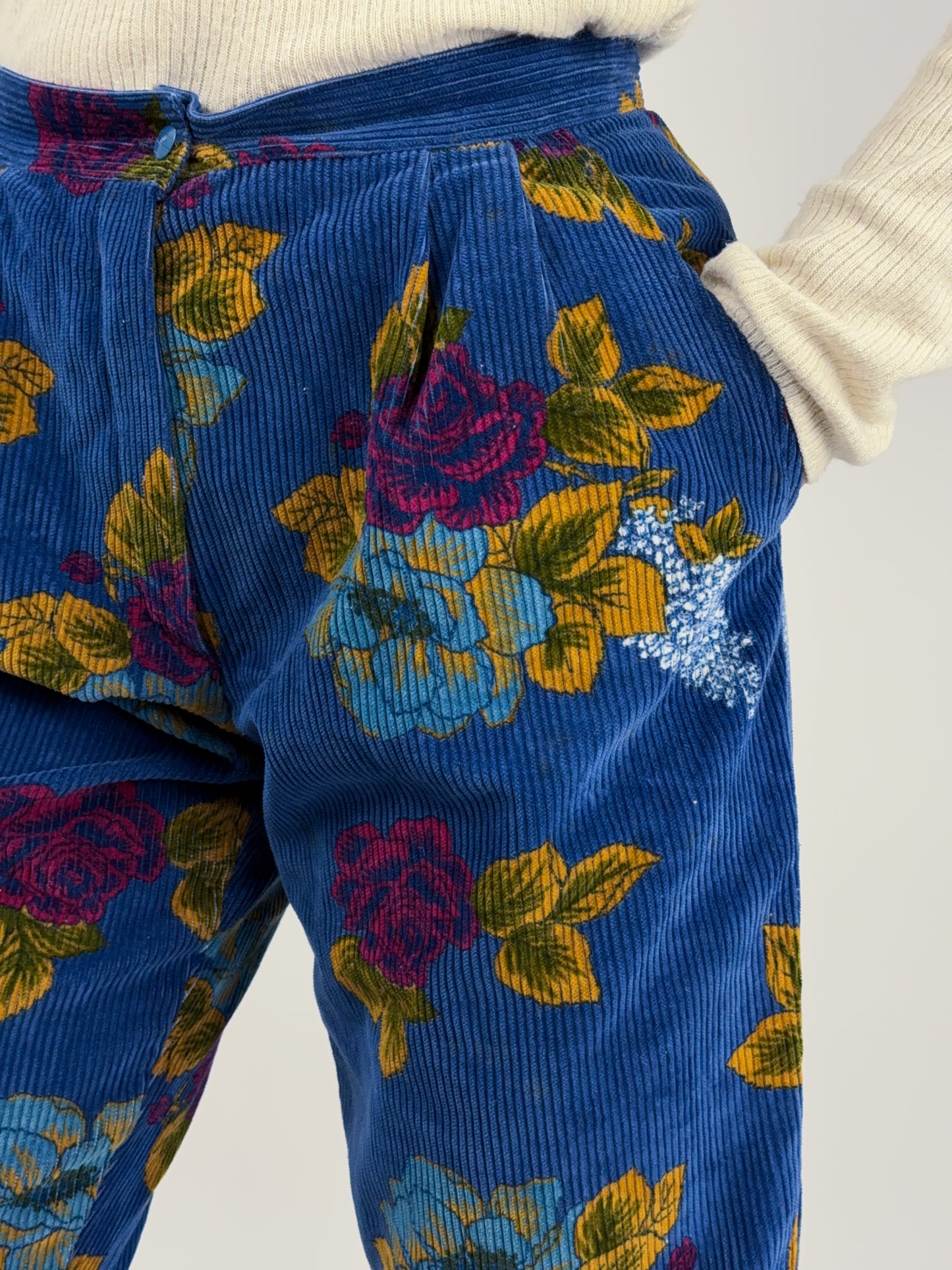 Pantaloni in velluto a coste con stampa floreale