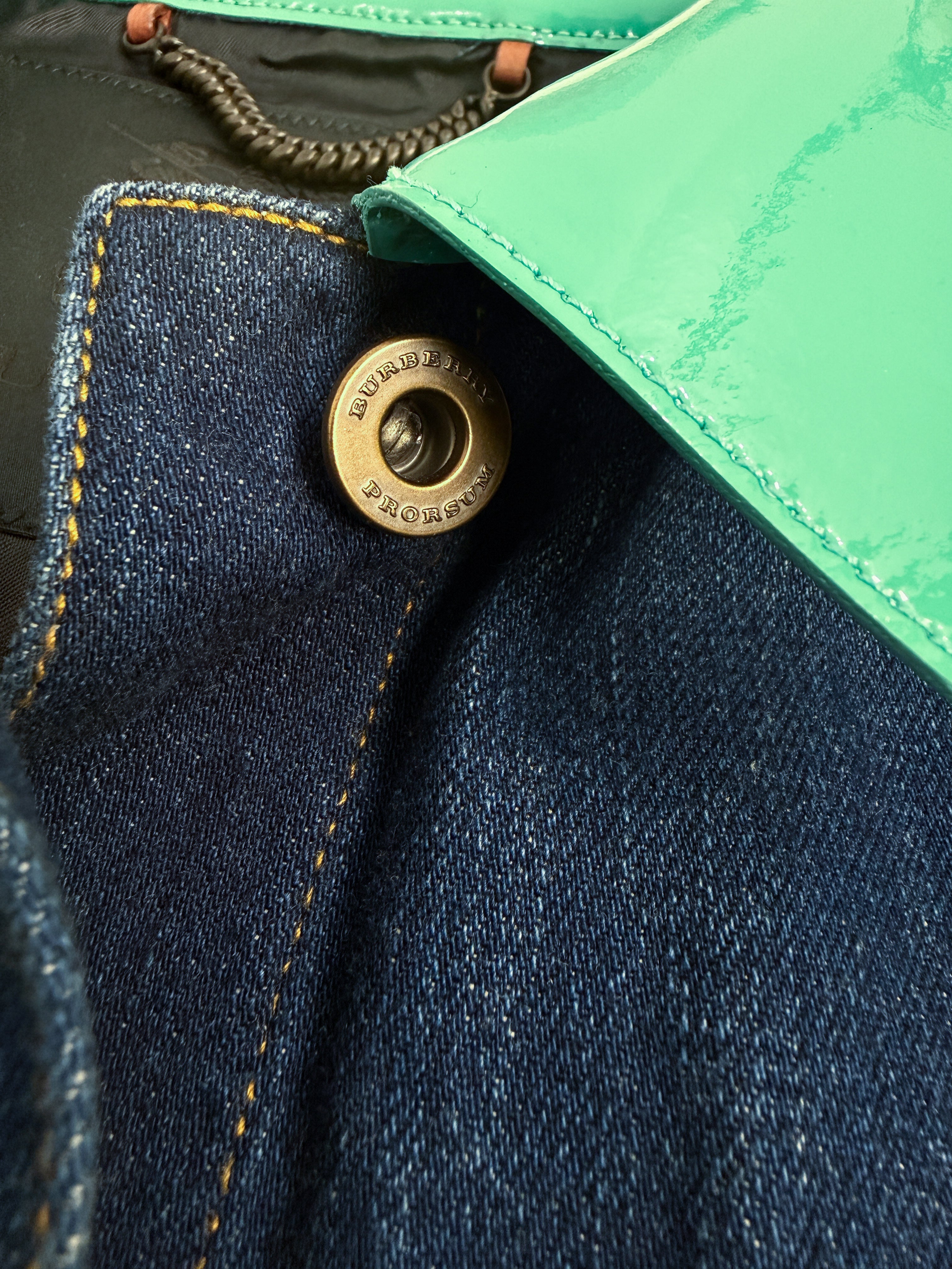 Giacca di Jeans Cropped Burberry Prorsum - con Colletto in Vernice Tiffany