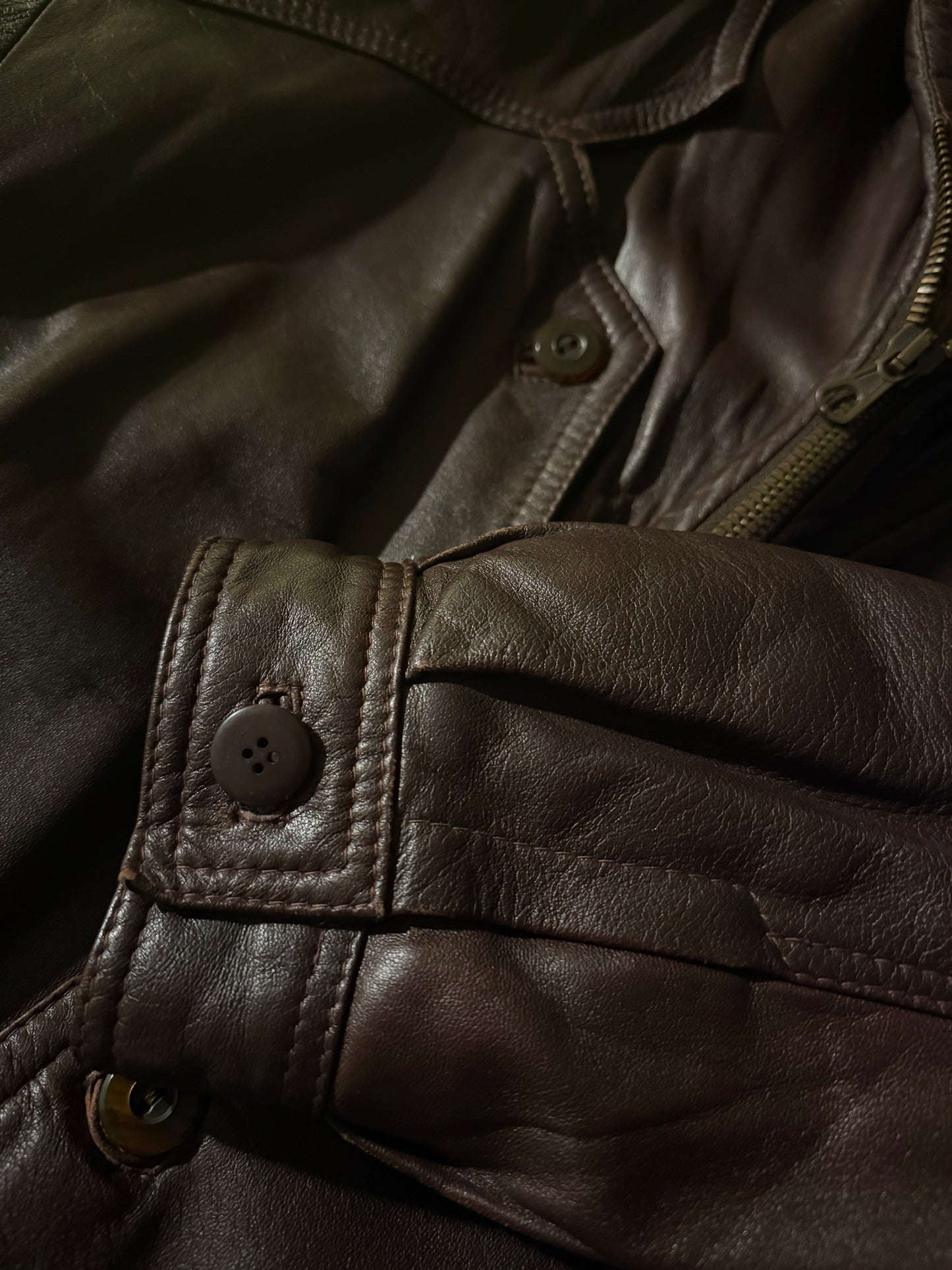 Giubbotto in pelle anni ’80 con collo shearling