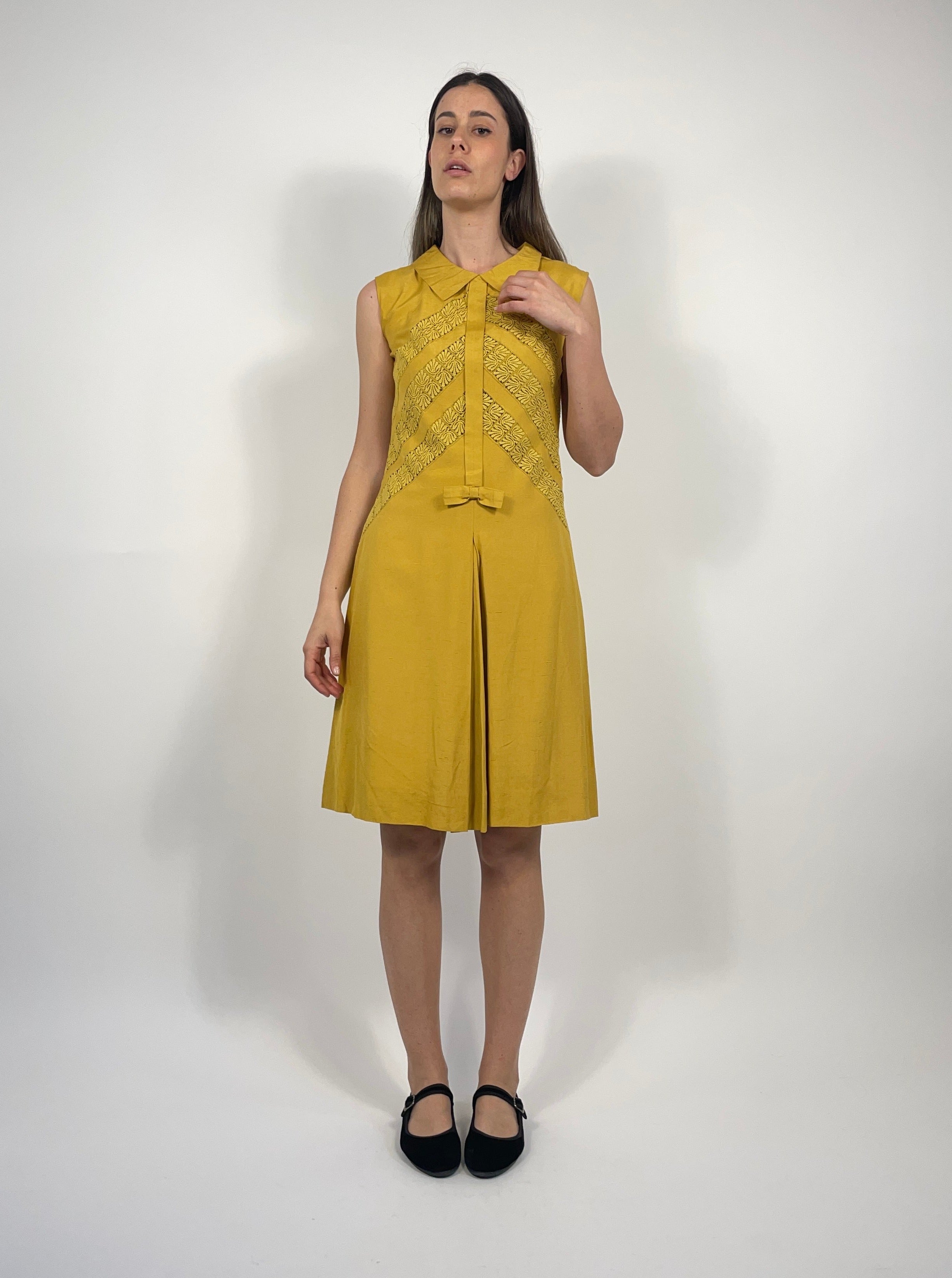 vestito-sartoriale-vintage-colore-ocra