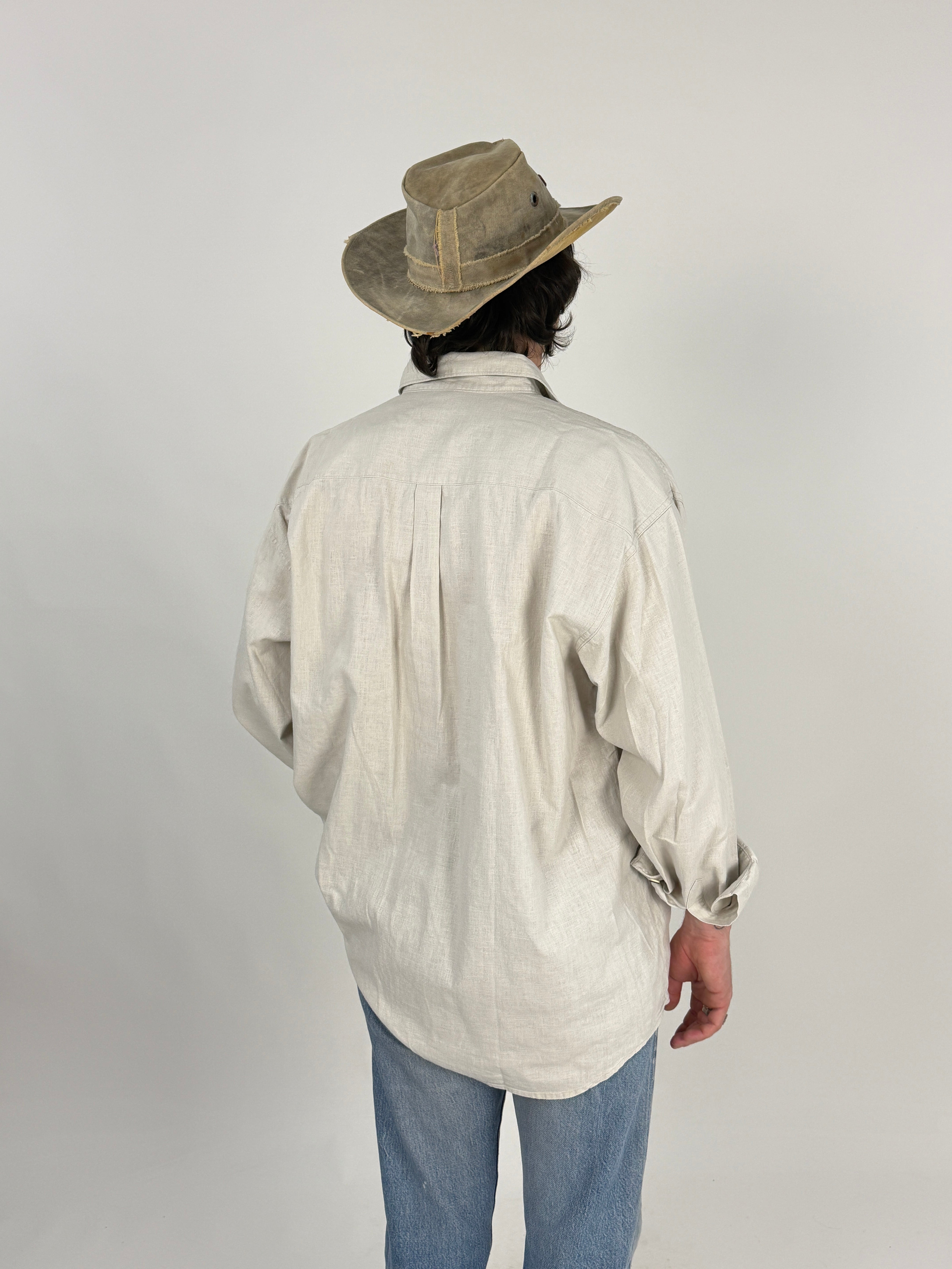 Camicia vintage Rinaldo Shirt lino cotone ecru - vista posteriore modello