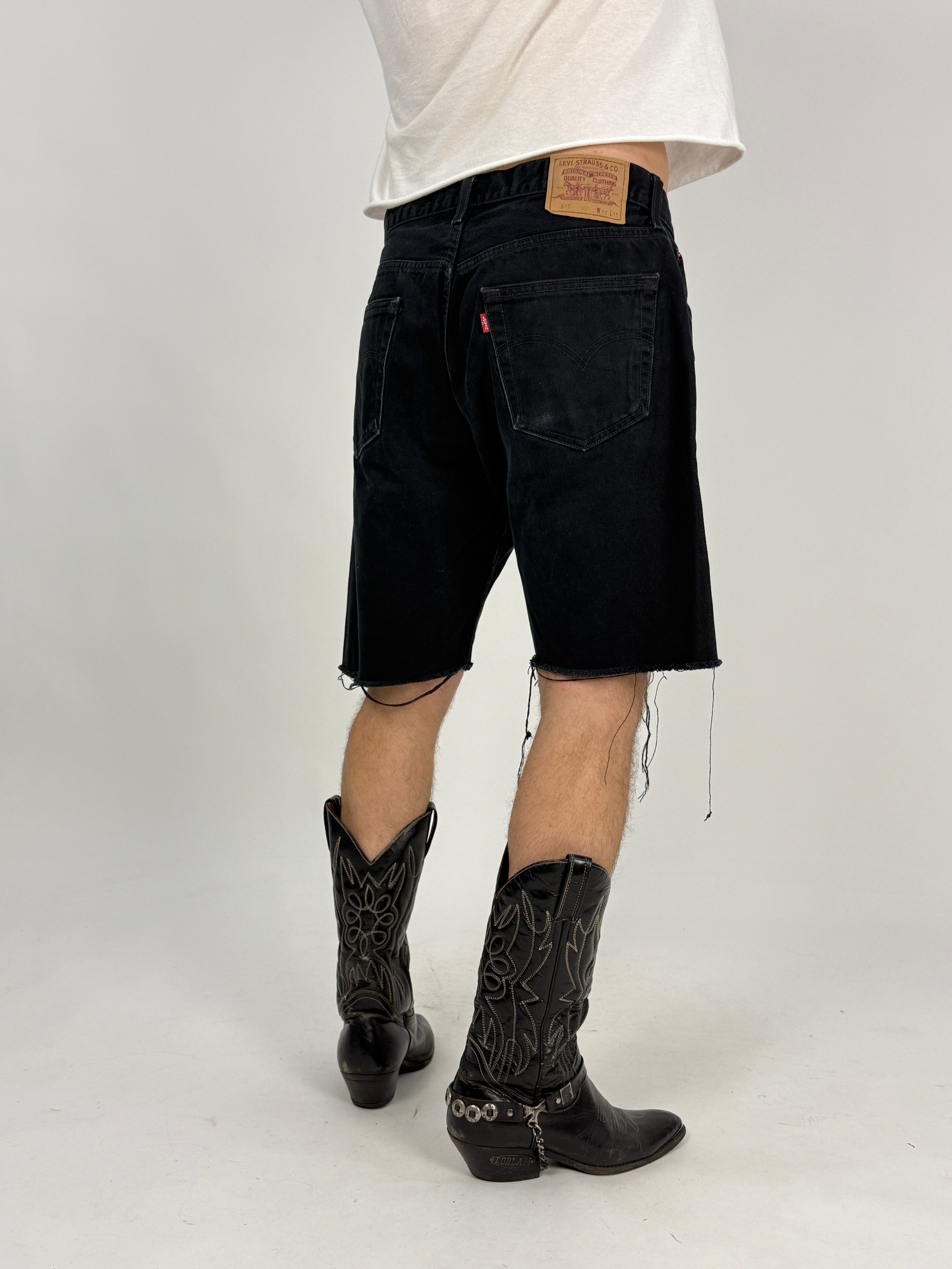 Bermuda Levi's 517 cut-off nero W36 - vista posteriore modello