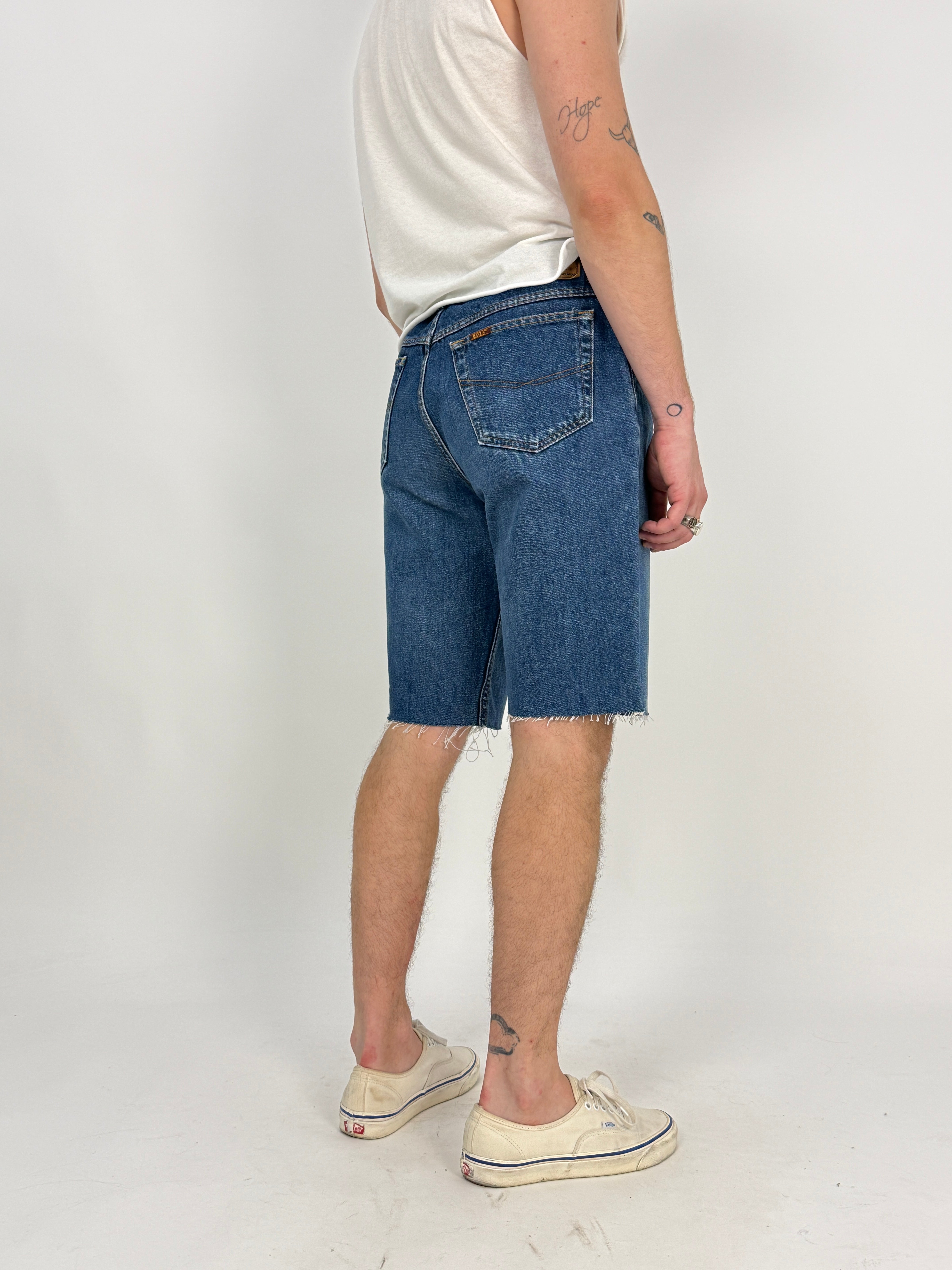 Bermuda vintage Rifle cut-off denim blu - vista posteriore modello