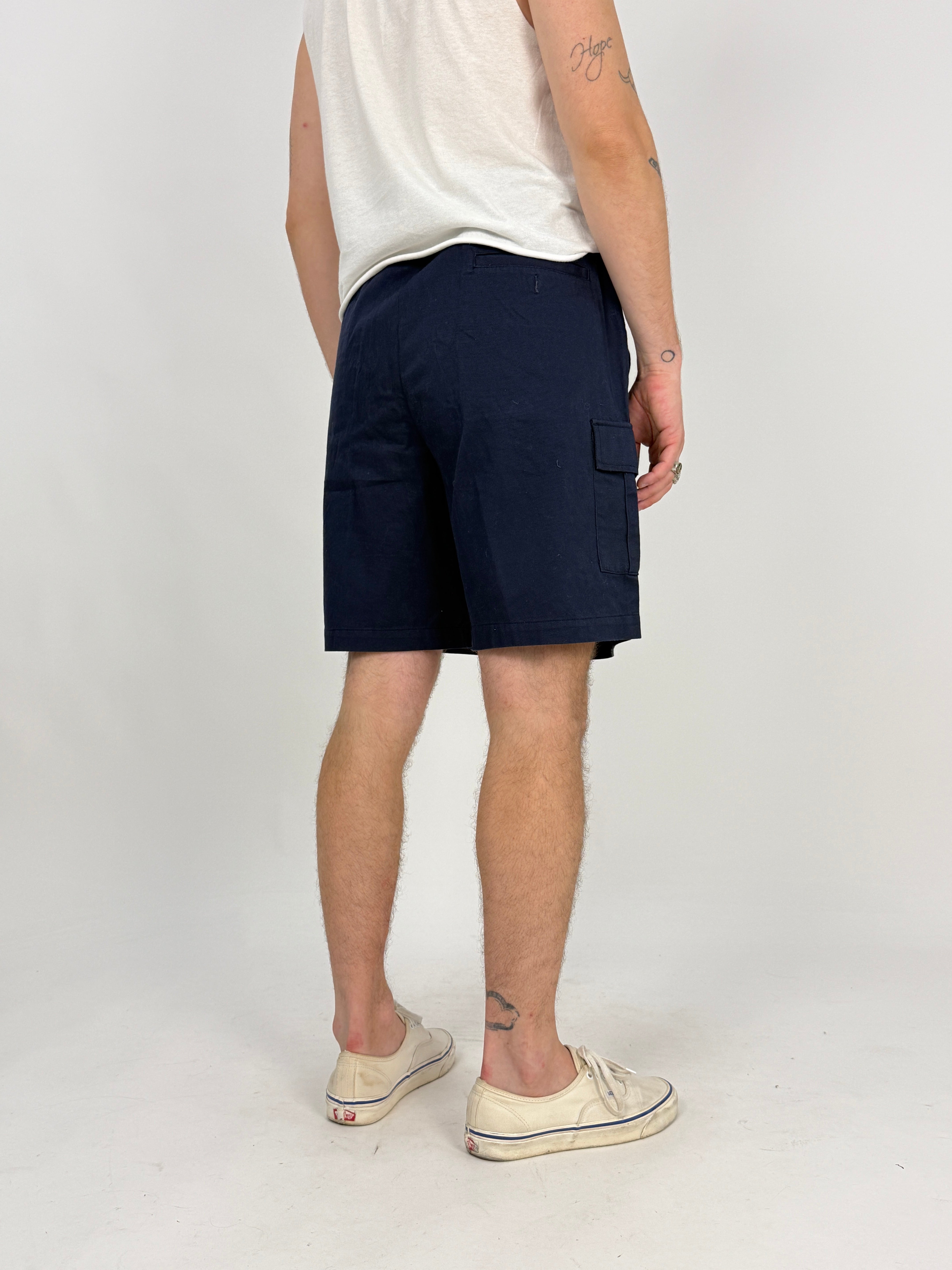 Bermuda cargo Active Line blu navy - vista posteriore modello