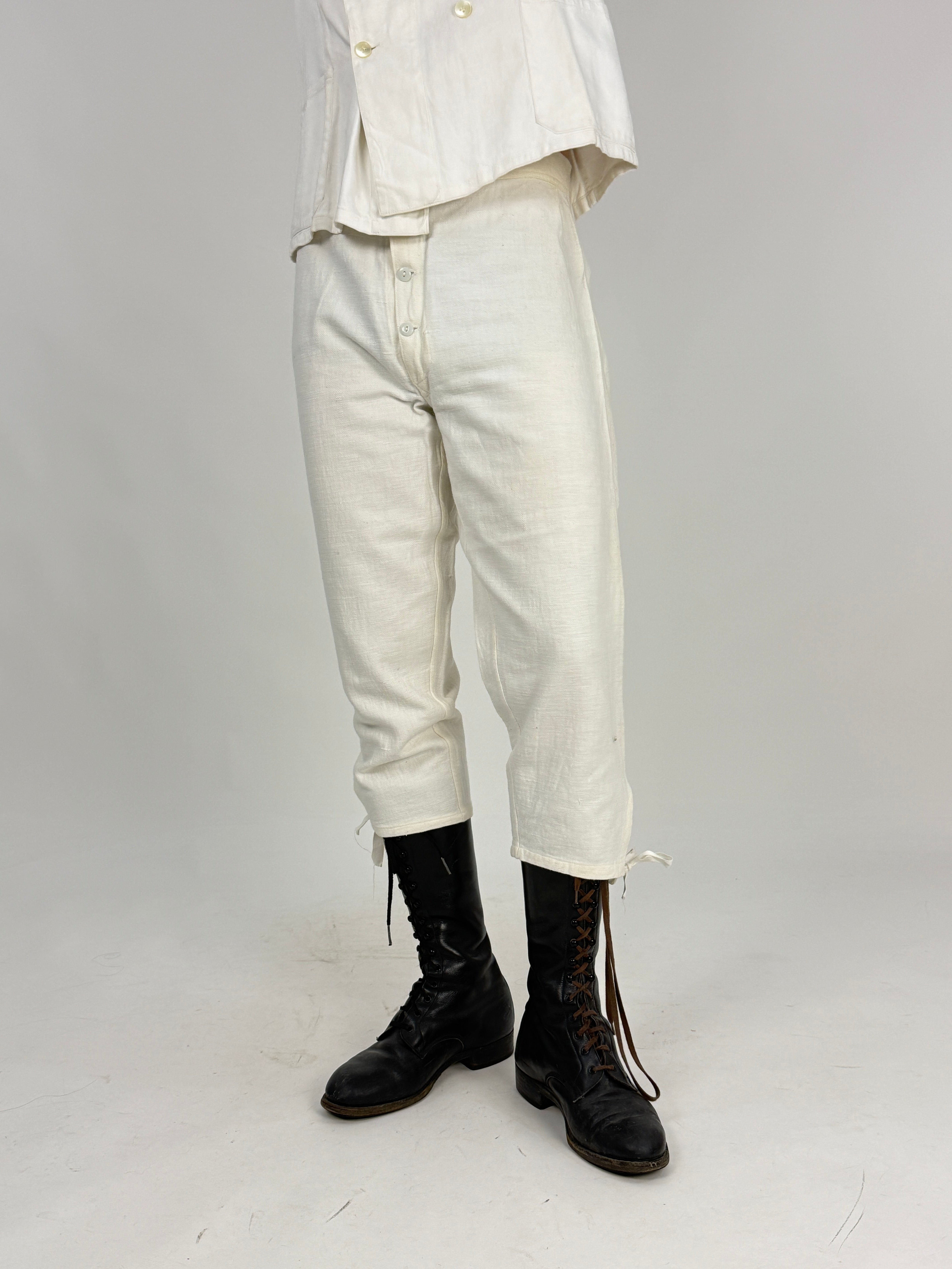 Pantaloni vintage lino grezzo primi '900 - vista posteriore indossati