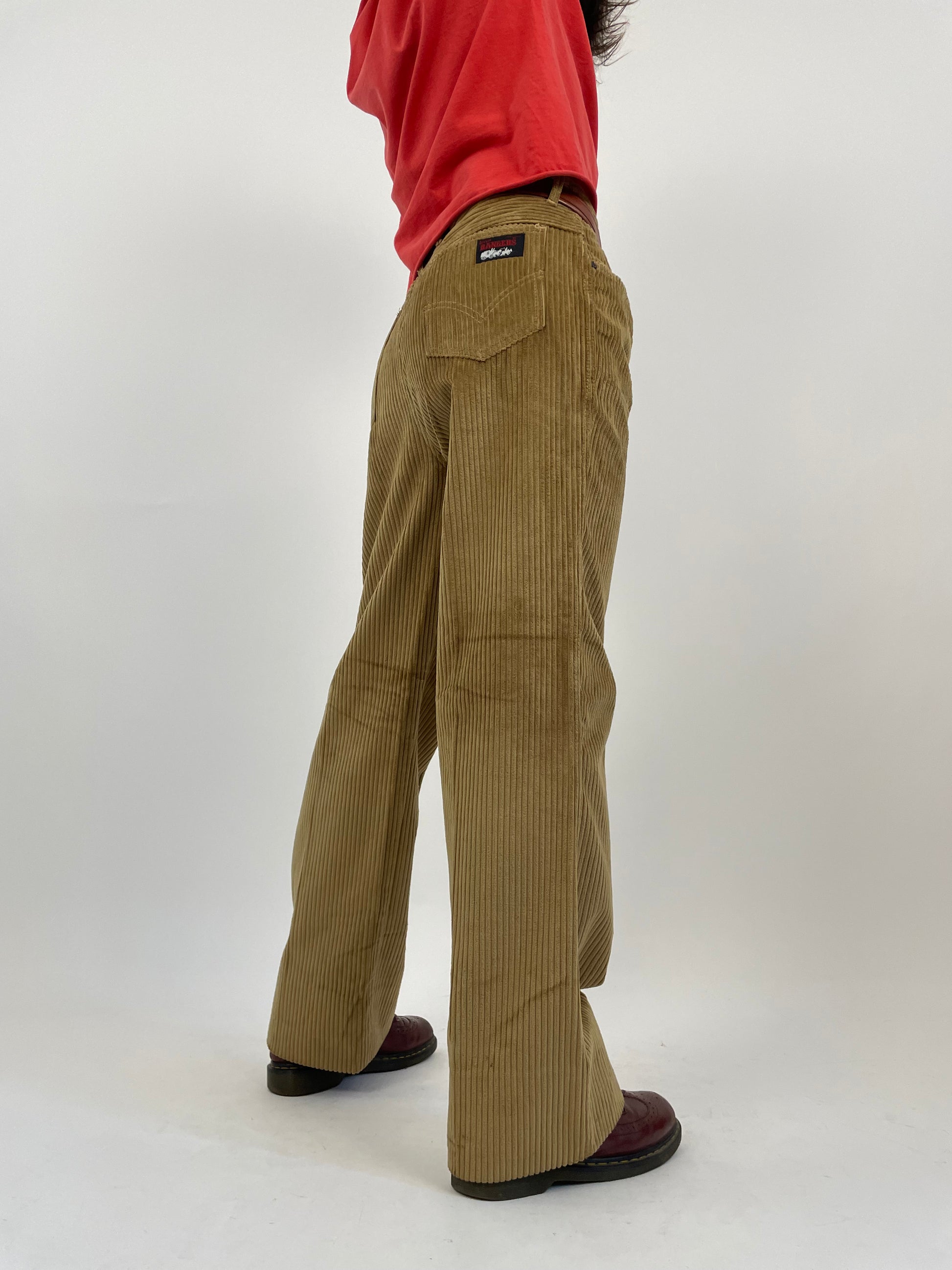 pantalone-anni-70-in-velluto-a-coste-beige