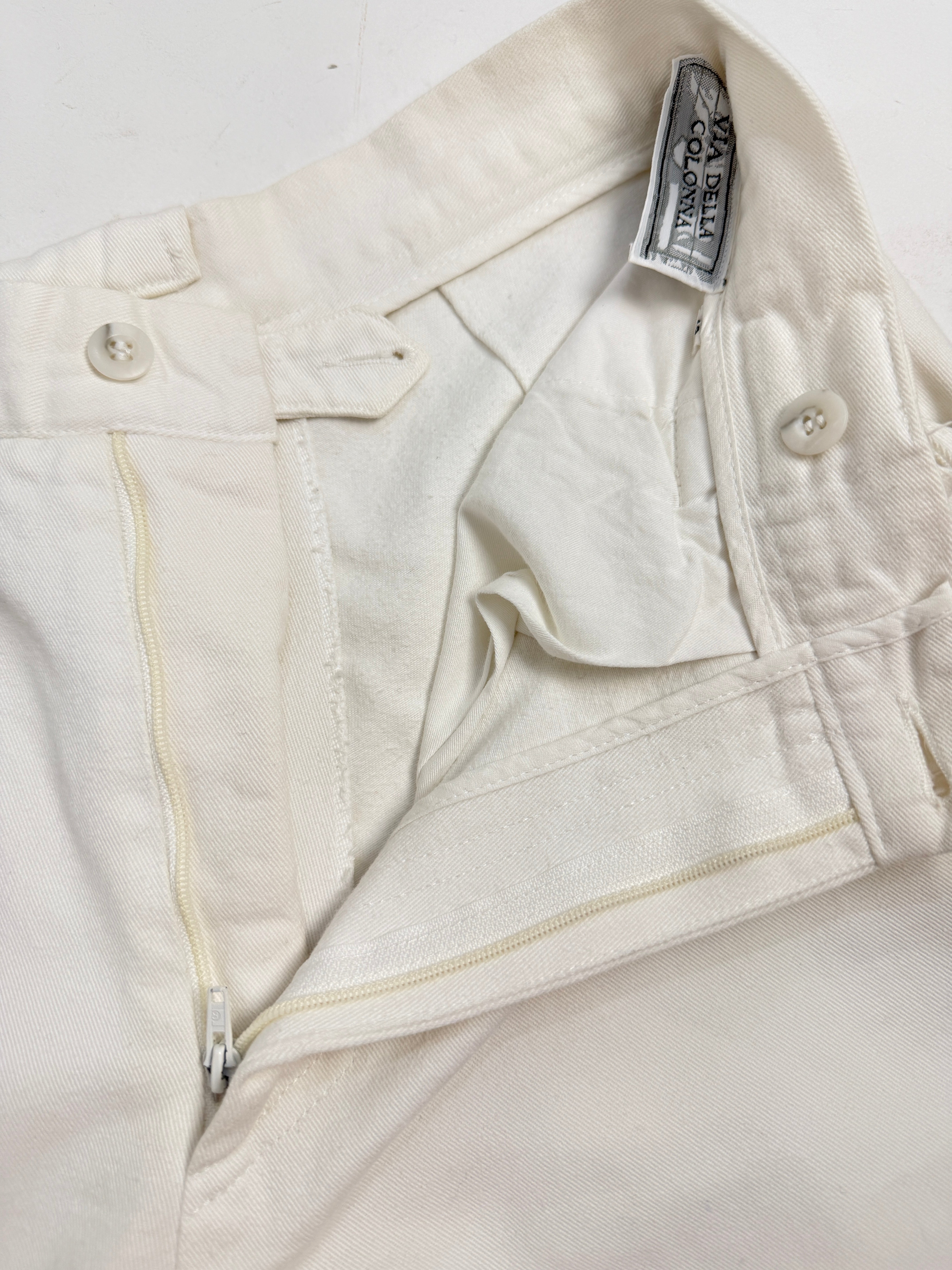 Pantaloni vintage Via Della Colonna bianchi - dettaglio etichetta e chiusura bottoni