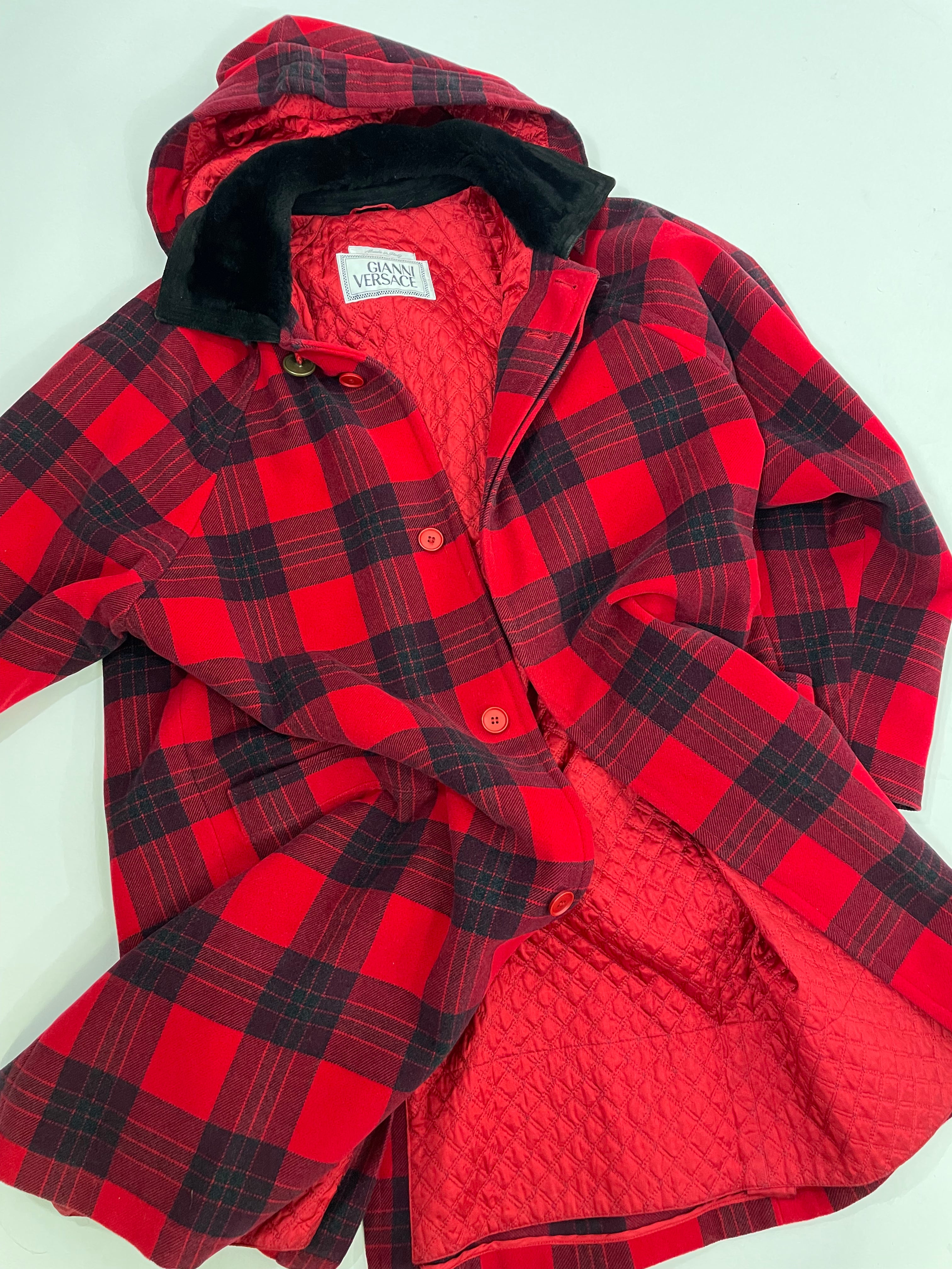 Gianni Versace 90s Vintage coat - Fangovintage Gianni Versace 90s Vintage coat - Fangovintage