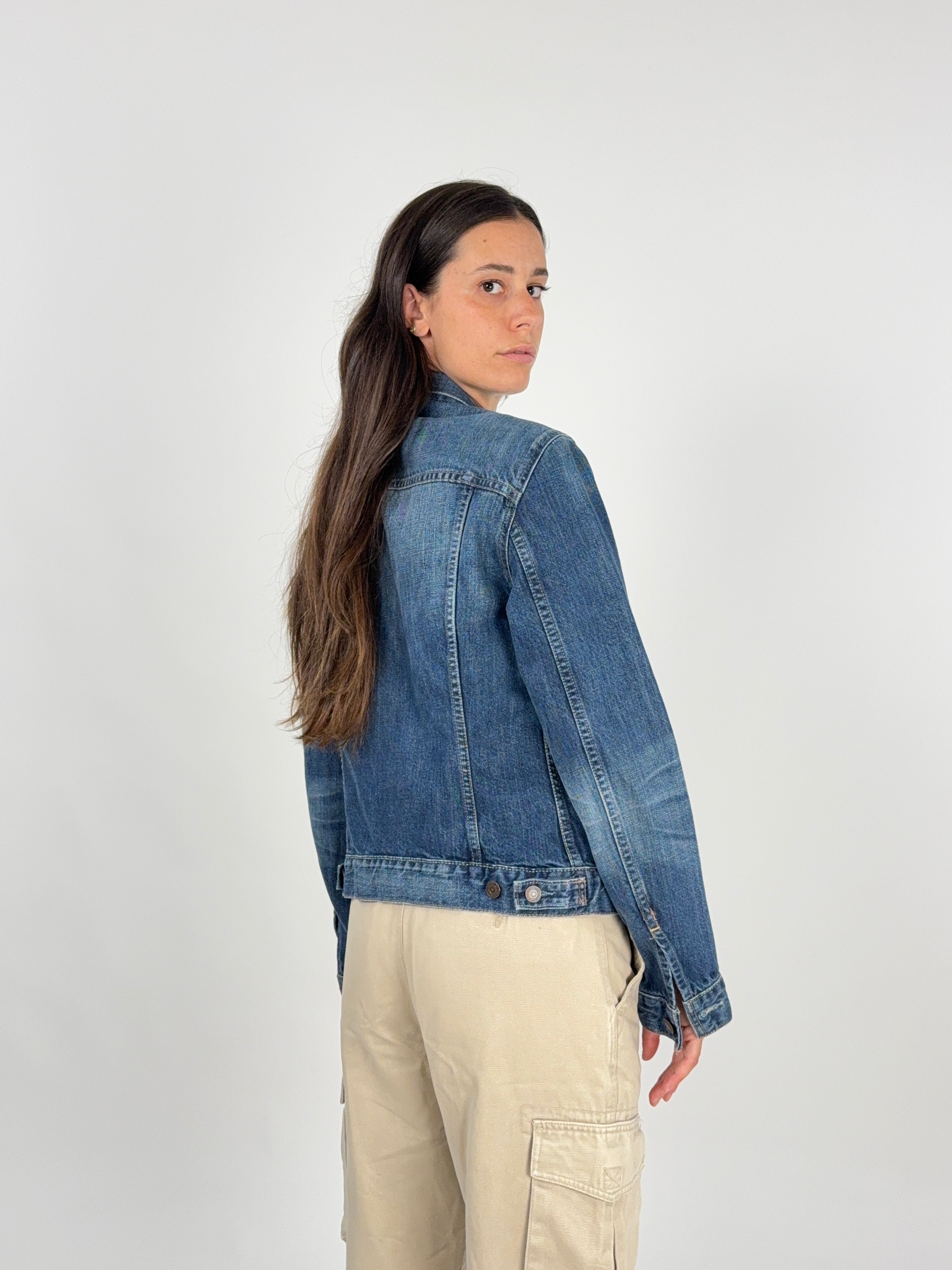 Giacca Levi's Trucker 70590-04 - vista posteriore indossata