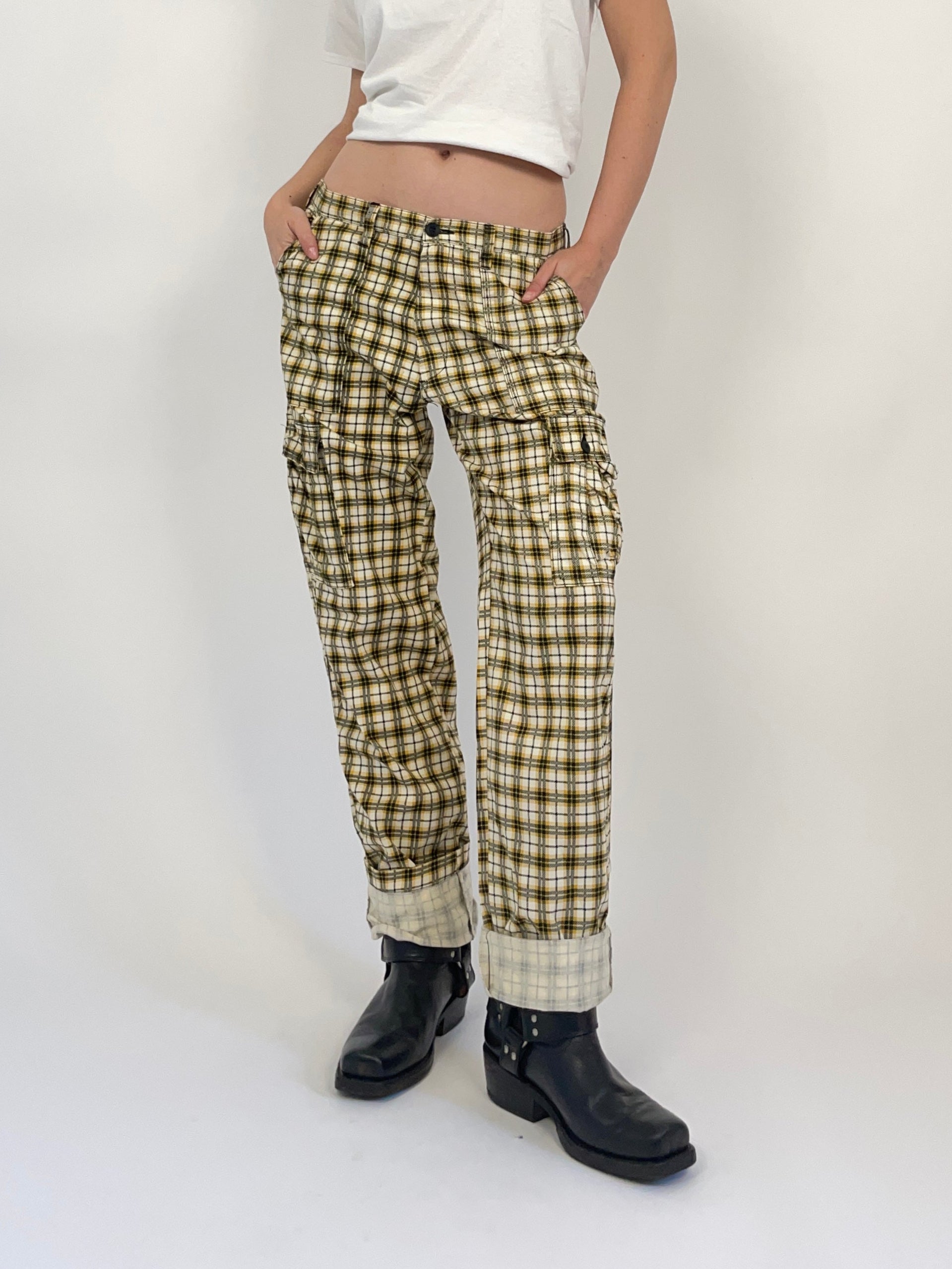 pantaloni-cargo-rifle-in-cotone-a-quadri-nero-e-giallo