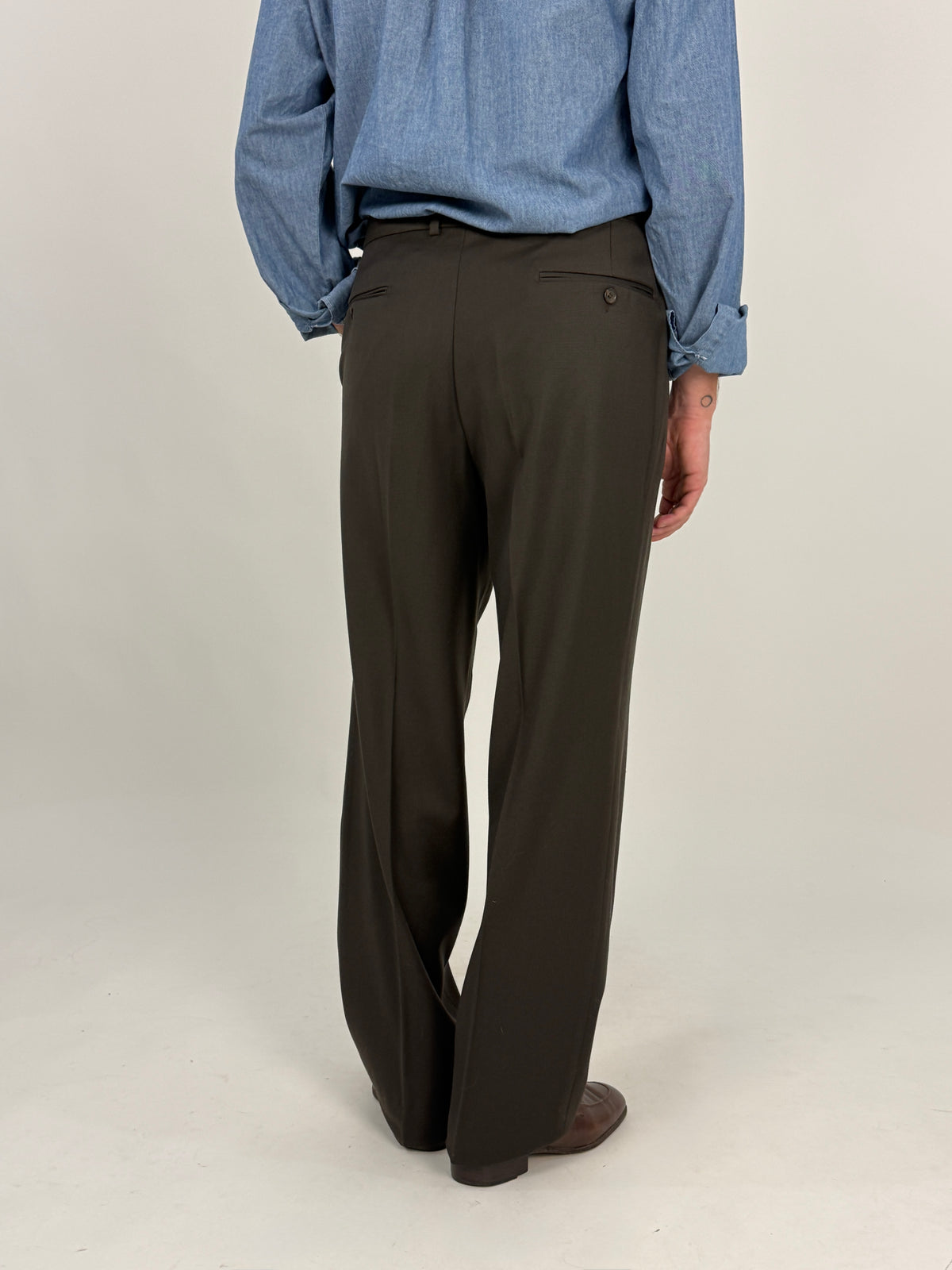 Pantaloni Sartoriali Port Royal Marrone - vista posteriore indossati