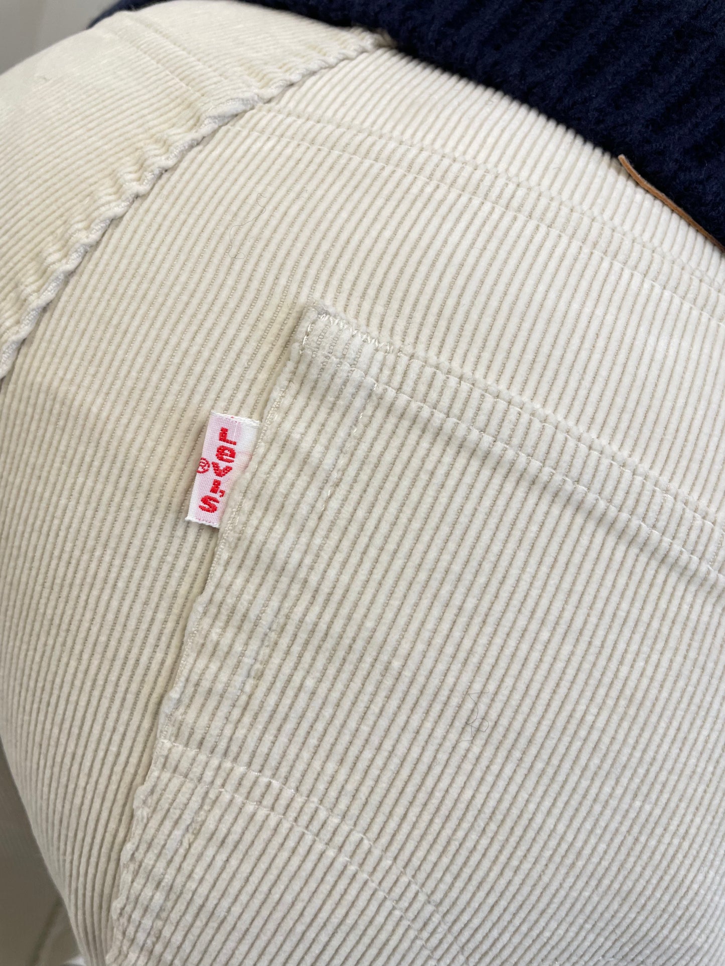 levi's-white-tab