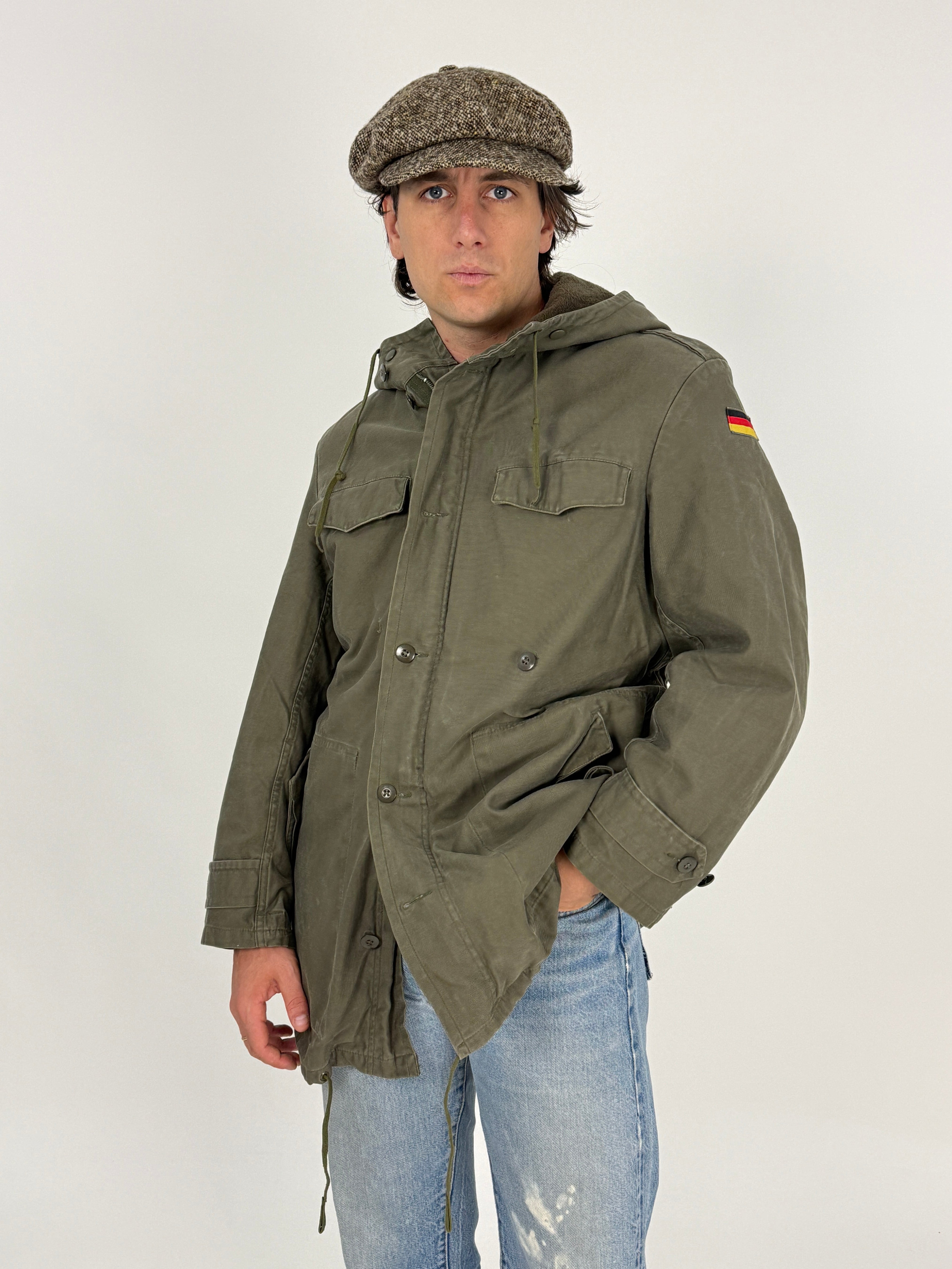 Parka Militare Bundeswehr 1986 - vista frontale con cappuccio indossato
