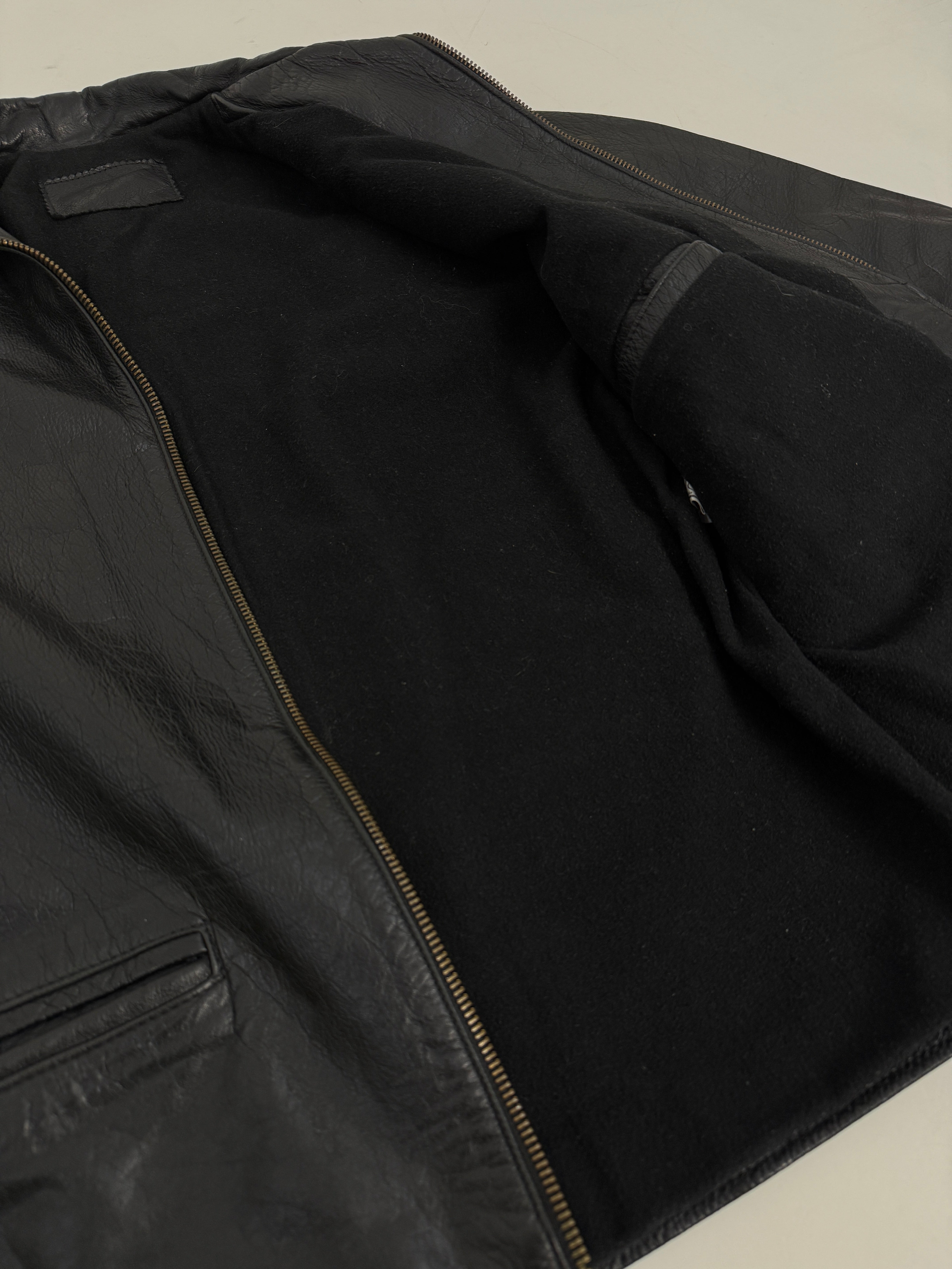 Giacca Car Coat Pelle Martellata Nera - vista flat lay frontale