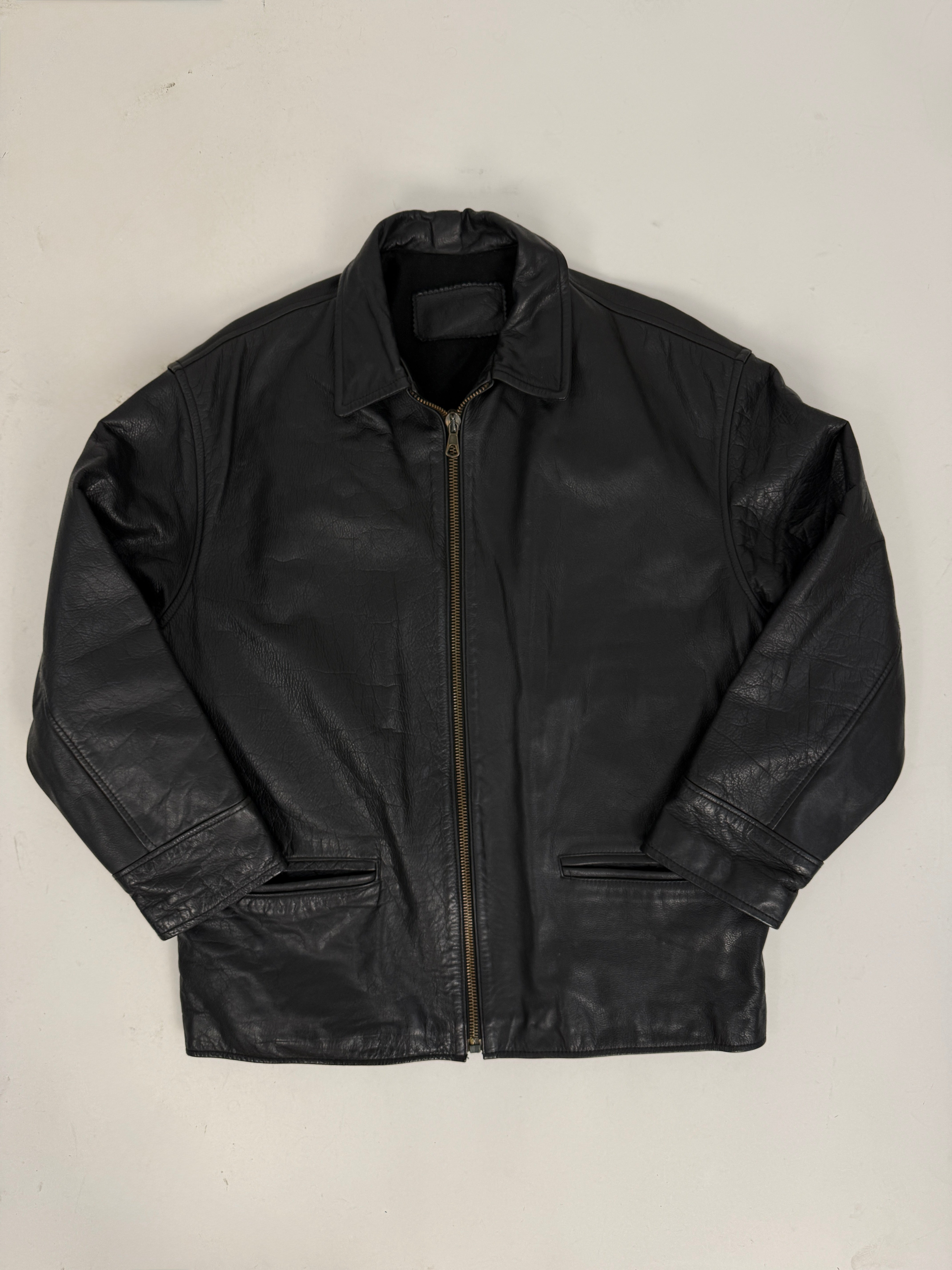 Giacca Car Coat Pelle Martellata Nera - dettaglio colletto e zip ottone brunito