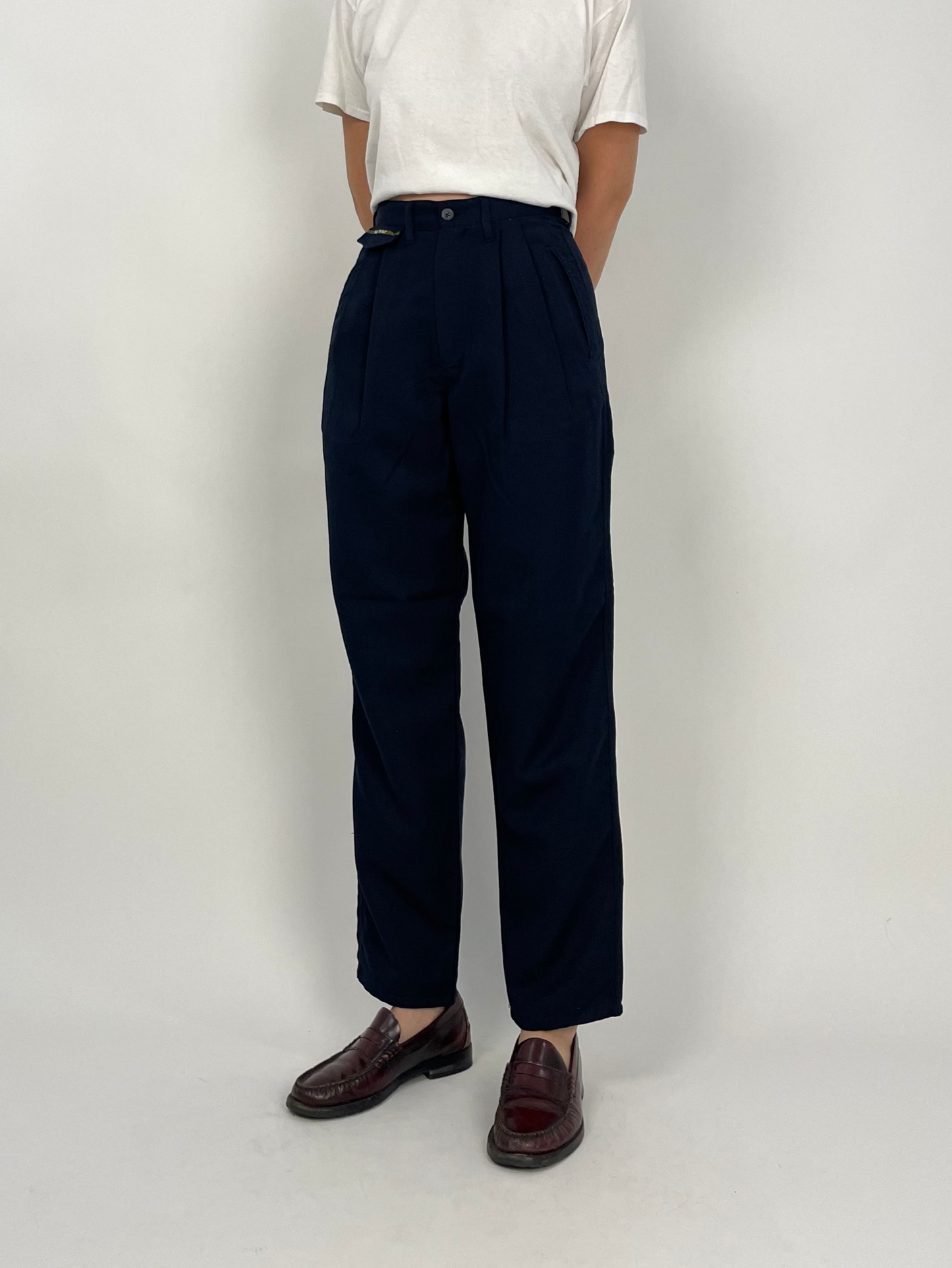 pantalone-sartoriale-con-pence-da-donna-in-cotone-blu-navy