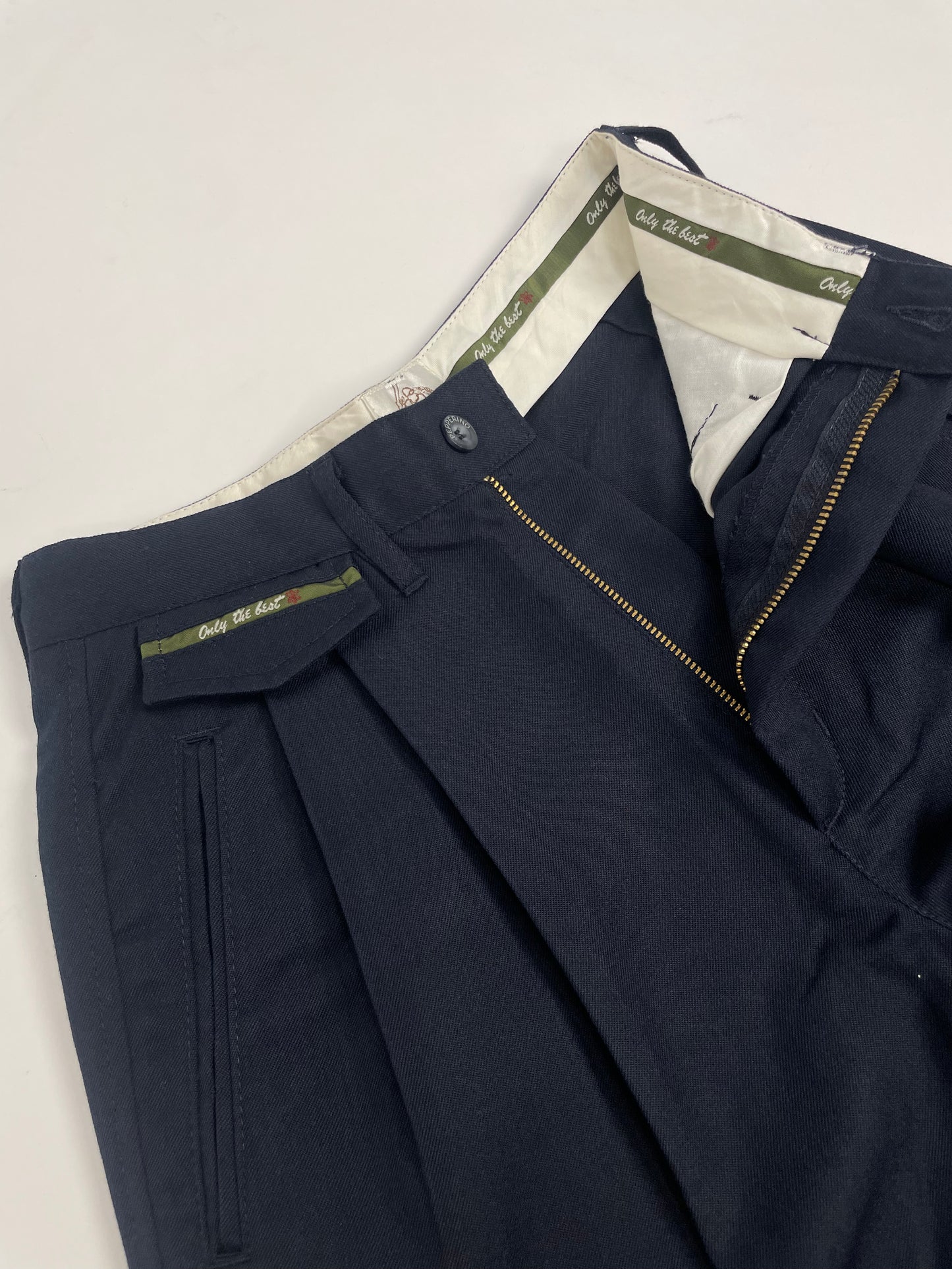 Pantalone con pence in cotone