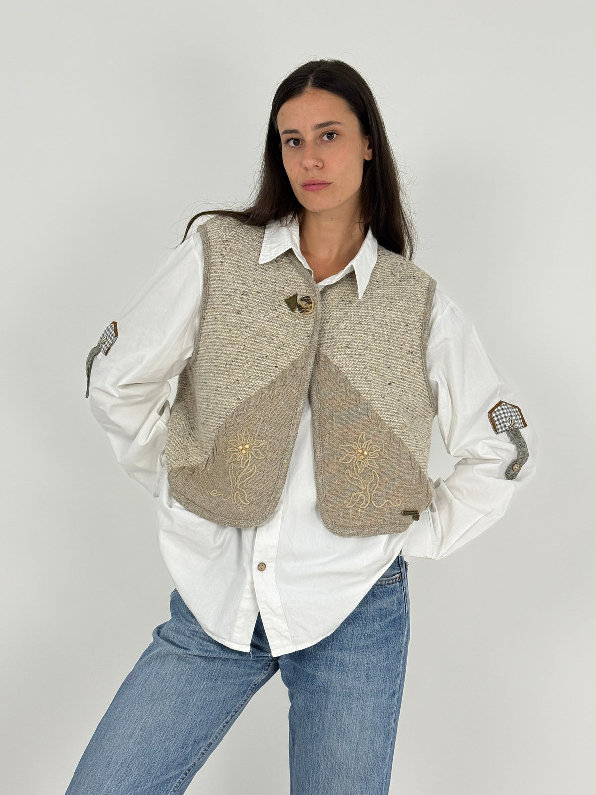 Gilet Stapf Lana Melange Edelweiss - vista frontale aperto con ricami Edelweiss in evidenza