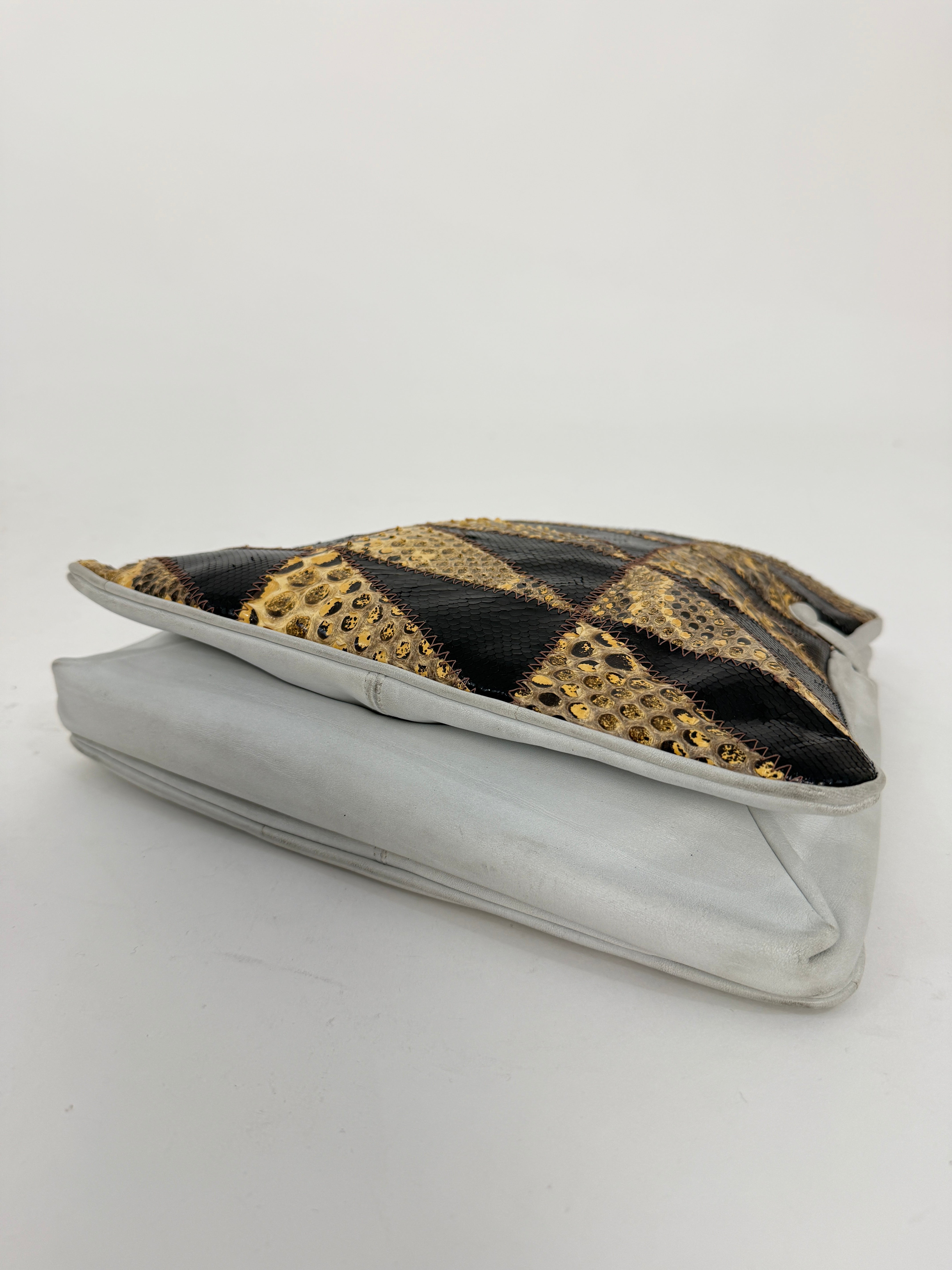 Borsa Patchwork Pelle Rettile Anni '70 - dettaglio patchwork rettile e struttura pelle bianca