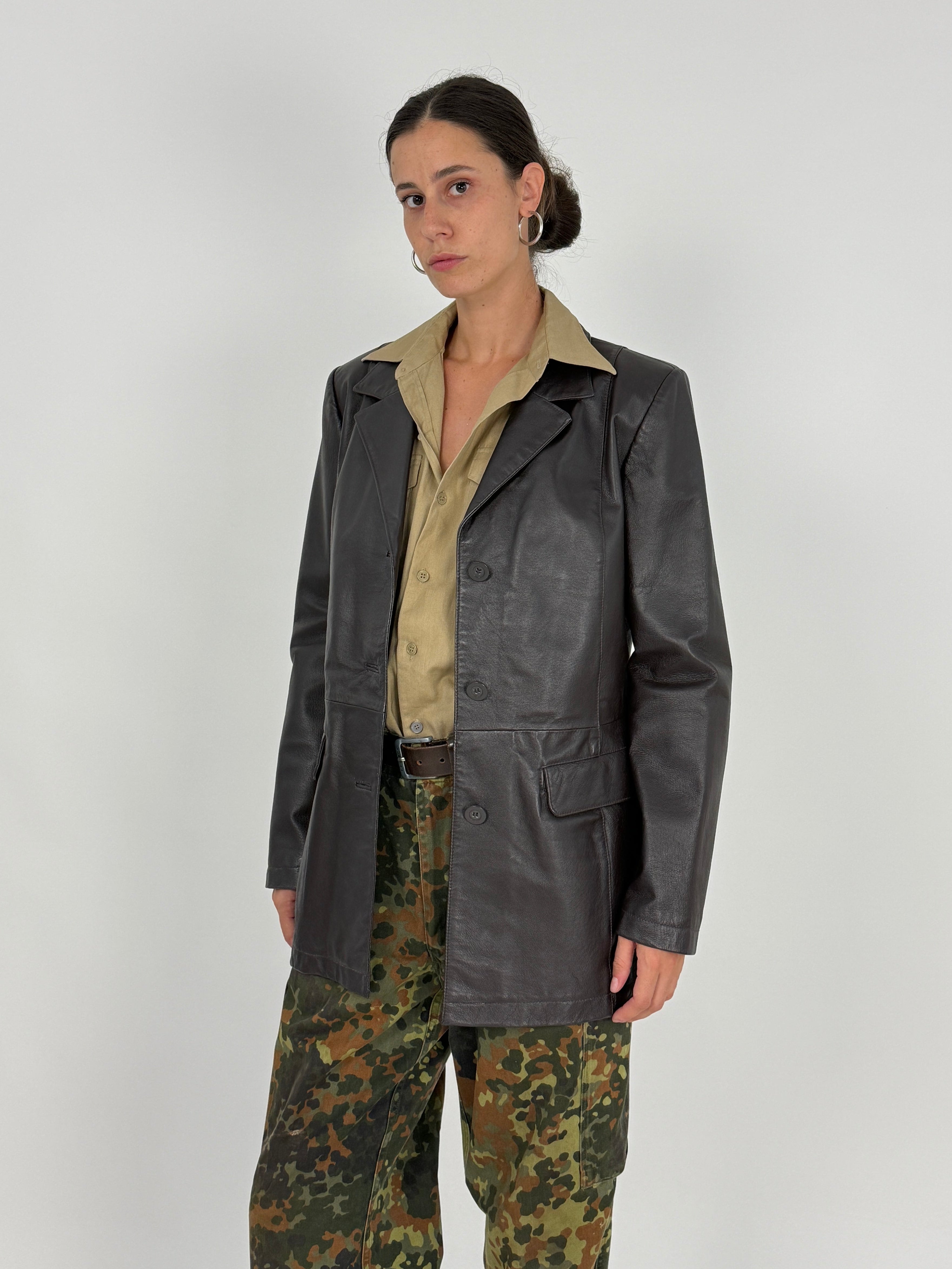 Blazer Vera Pelle Marrone Scuro Anni '90 - vista frontale aperto con dettaglio revers e tasche a patta