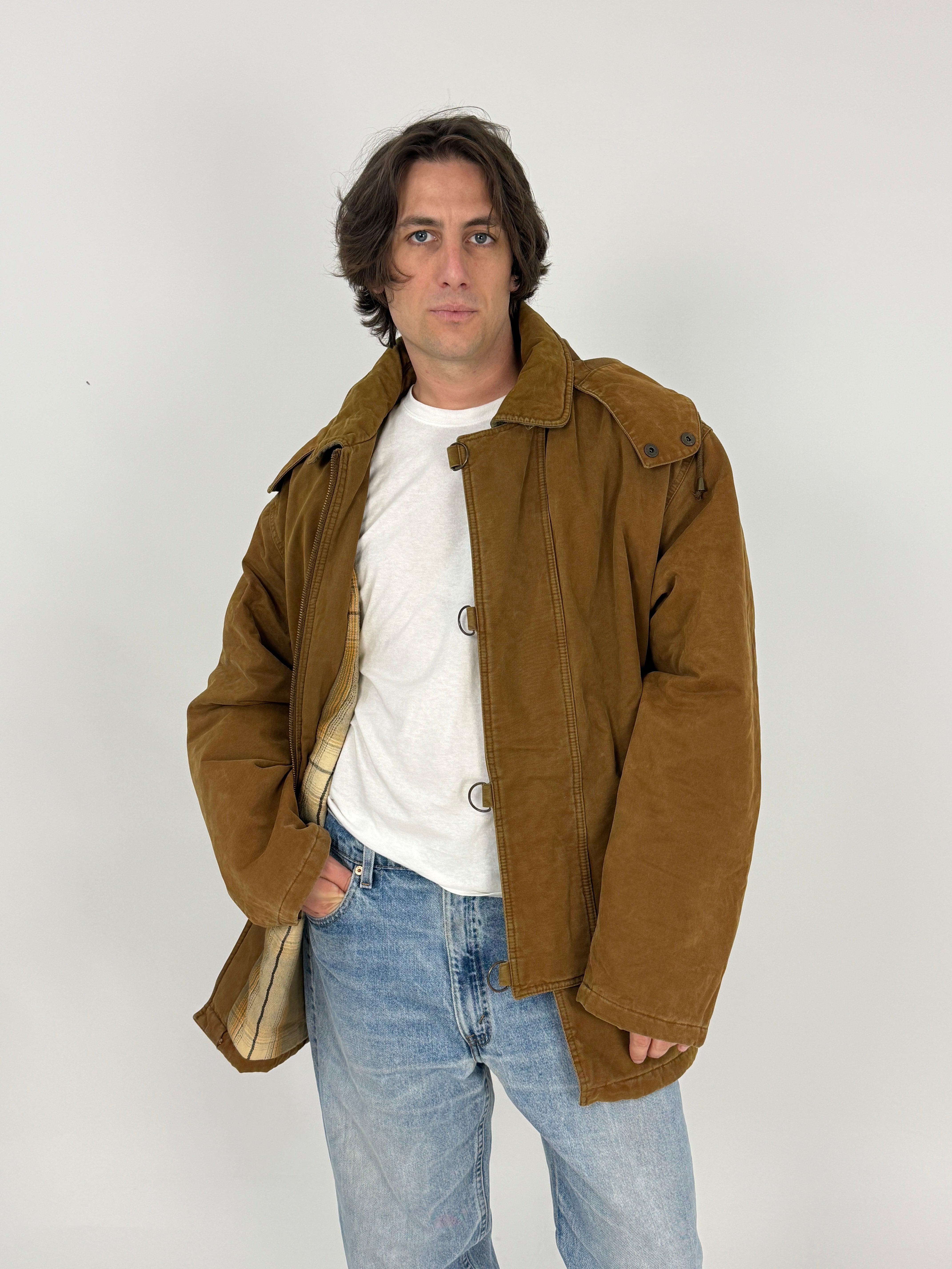 Levi's Fireman Coat Canvas Tabacco Anni '90 - vista frontale tre quarti indossato aperto con fodera tartan visibile