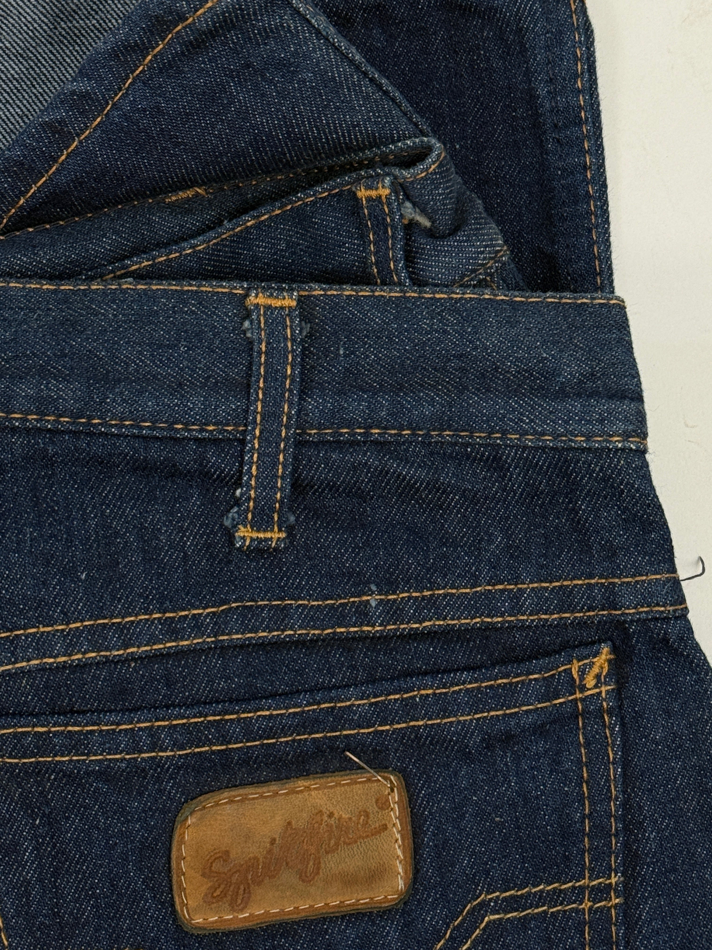 Jeans Spitfire Vintage Anni '70 Raw Denim - dettaglio patch in pelle logo Spitfire e impunture filo arancio