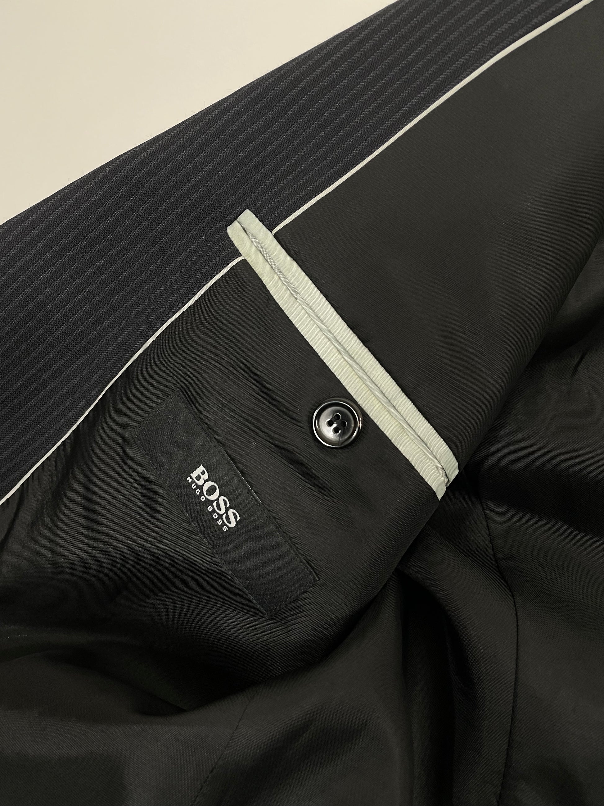 Completo Hugo Boss gessato Uomo Fangovintage