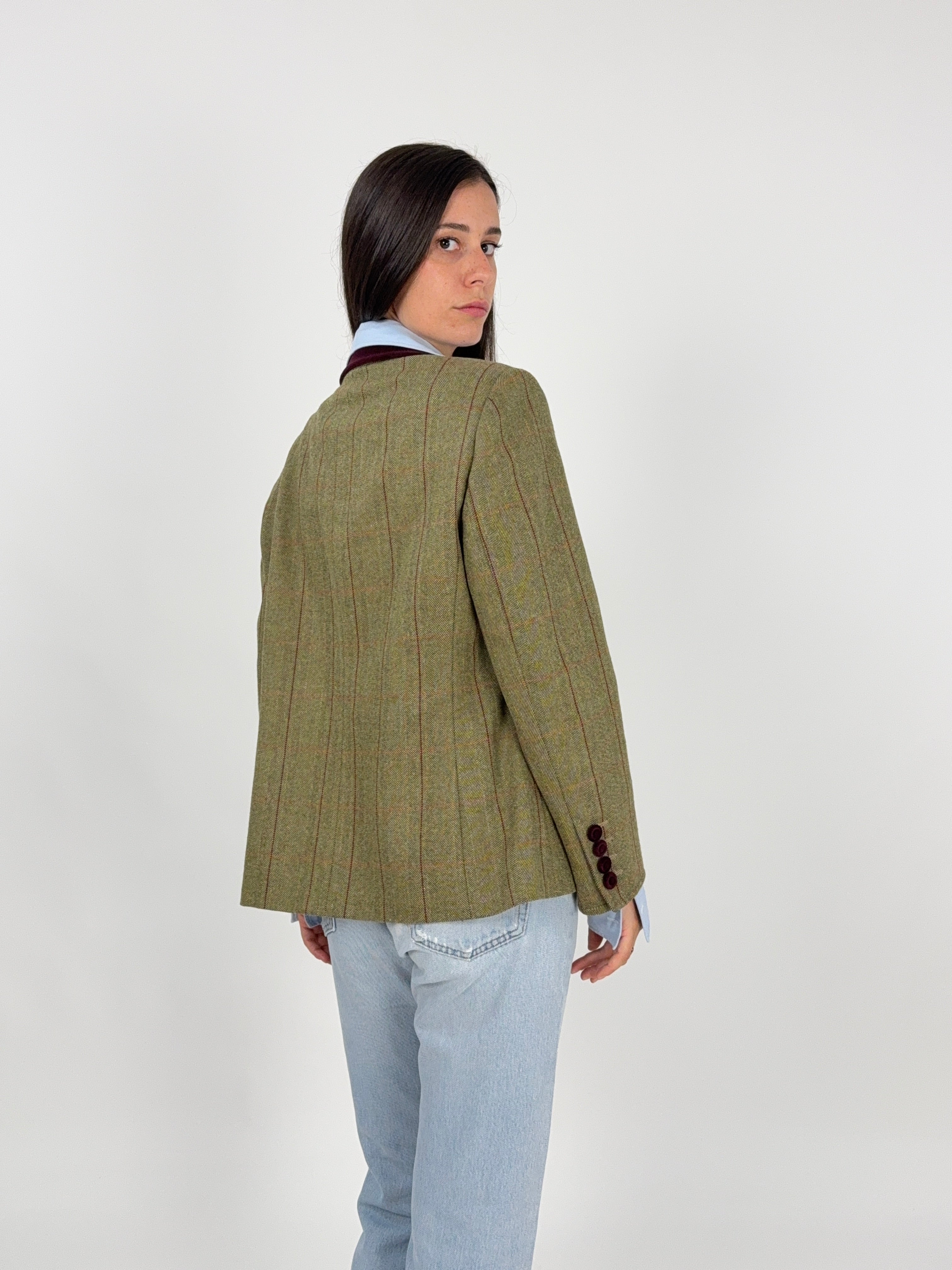 Giacca Vintage Paola Antonini Lana Spigata Verde - vista posteriore con dettaglio righe verticali e bottoni manica in velluto bordeaux
