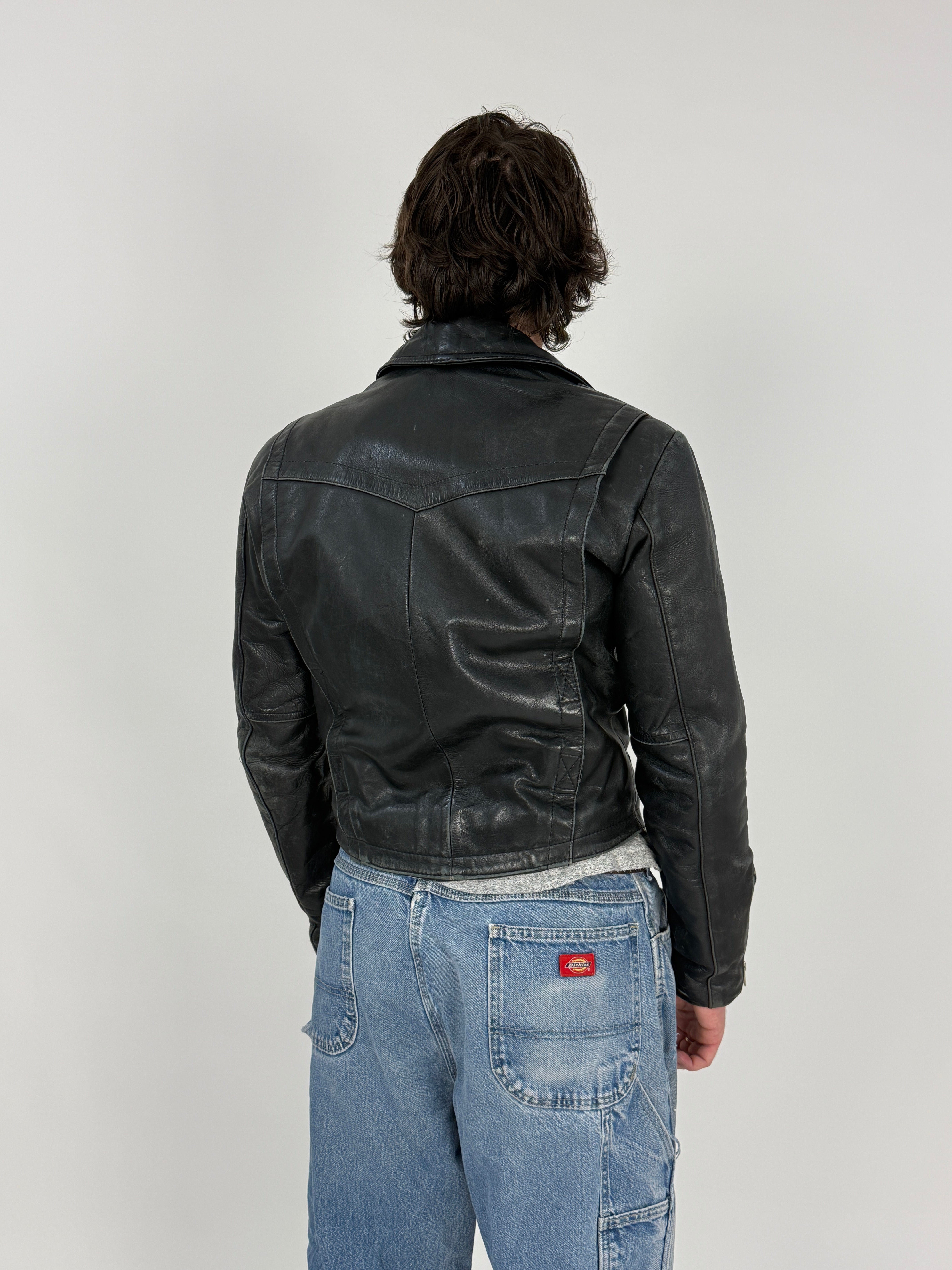 Chiodo Pelle Vintage New Waft Biker Nero - dettaglio manica con zip gomito e zip polso argentate YKK