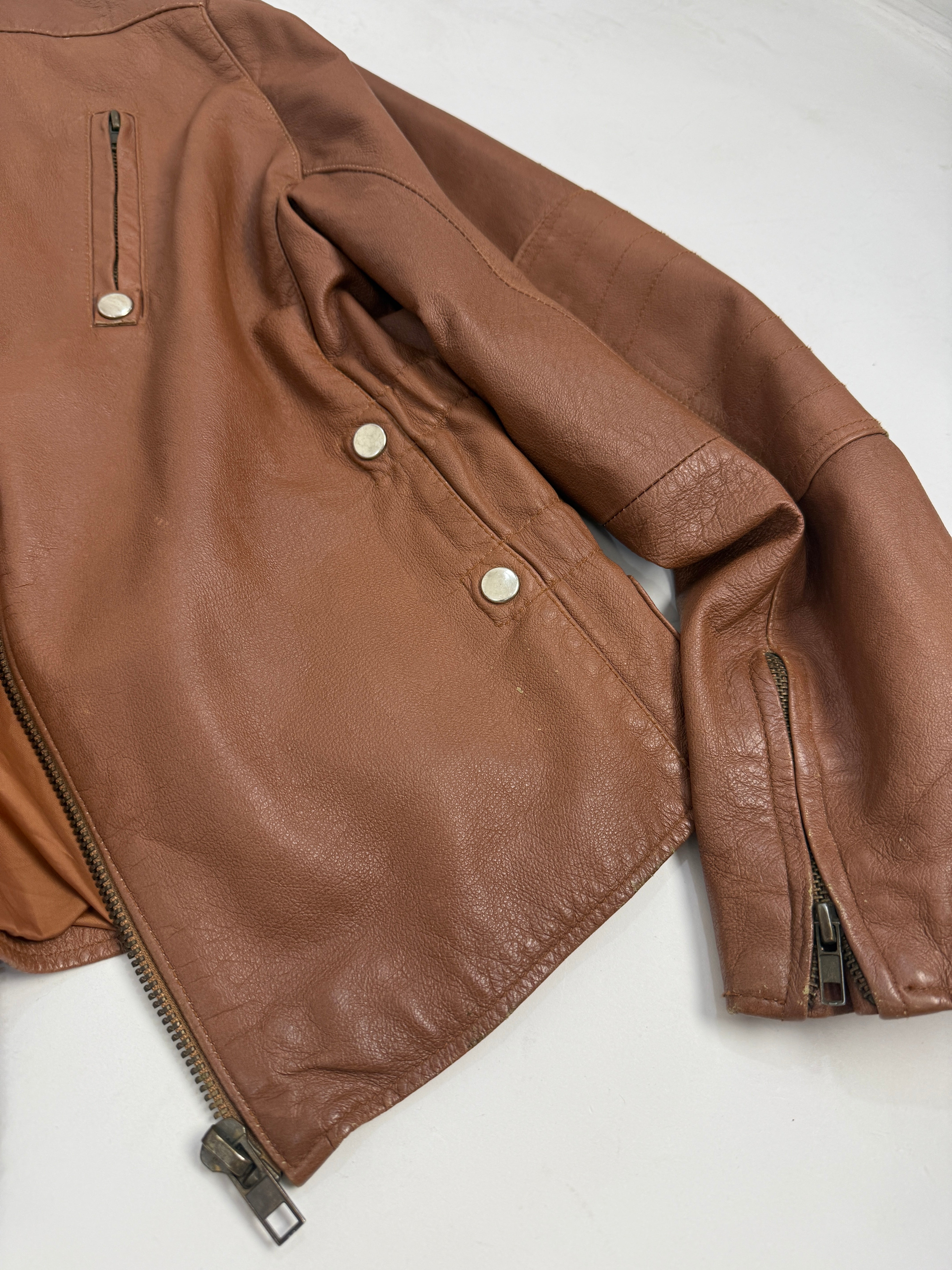 Giubbotto Pelle Vintage Giakò Cafe Racer Cognac - dettaglio manica con imbottitura gomito e zip al polso