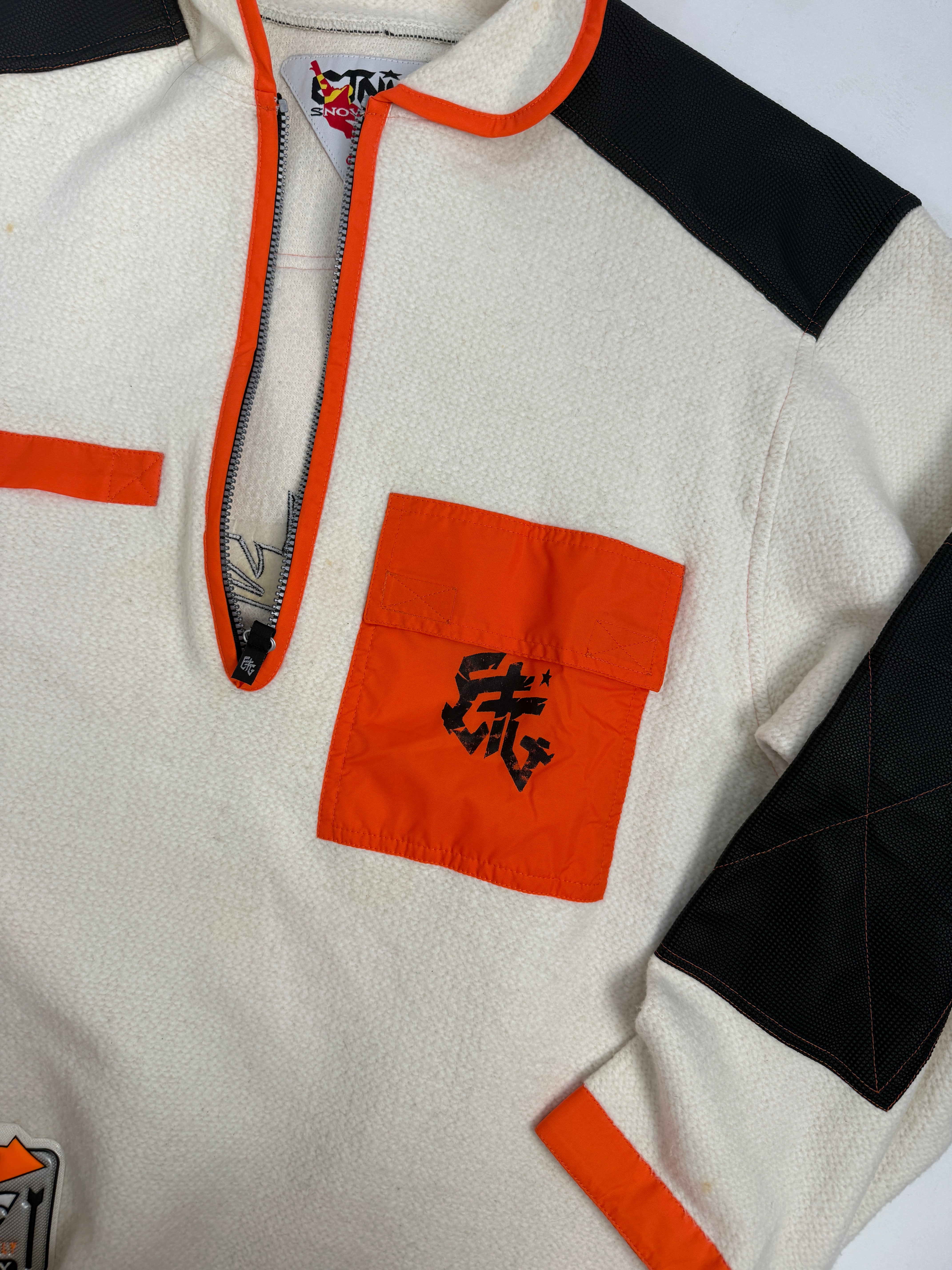 Pile Vintage Etnic Snow Ride Anni 90 Heavy Fleece - dettaglio etichetta interna triangolare cucita ETNIC Snow Ride con snowboarder rosso e giallo