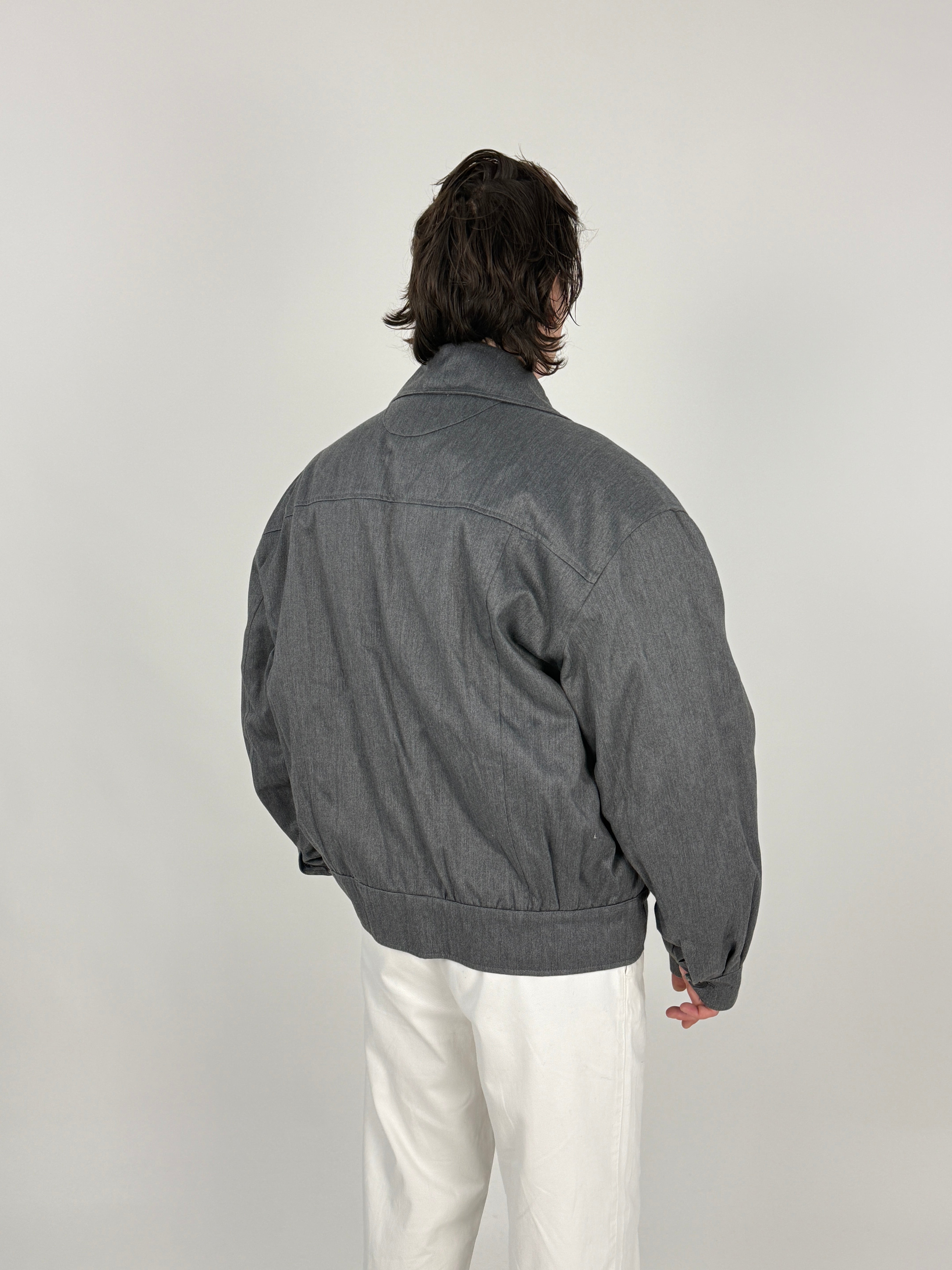 Giacca Vintage Doppiopetto Grigio Mélange Anni 80 - vista posteriore con carrè western a punta e silhouette oversize bombardata