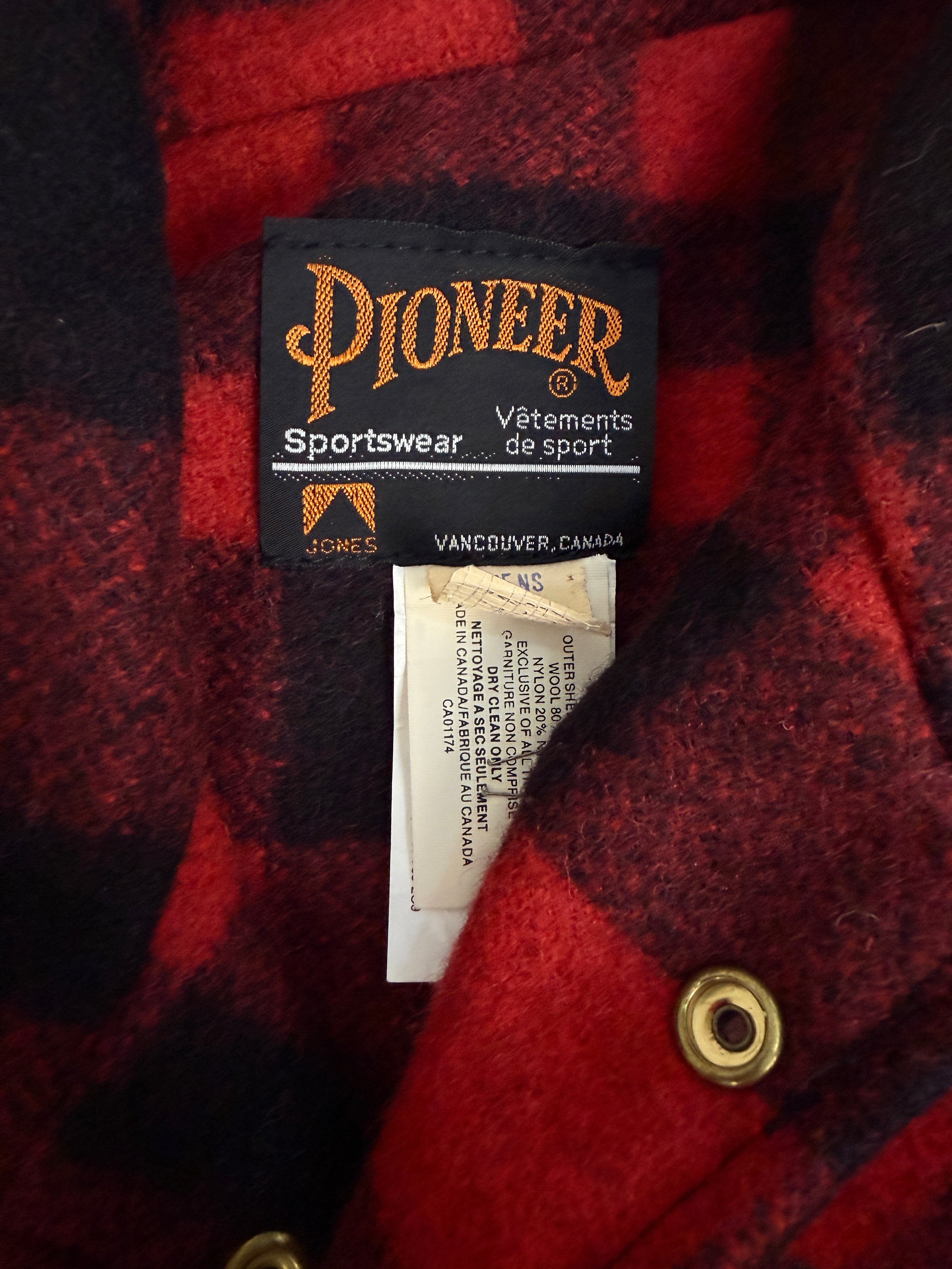 Giacca Lana Vintage Pioneer Sportswear Mackinaw Buffalo Check - dettaglio tessuto lana pesante Buffalo Check rosso e nero con texture a pelo