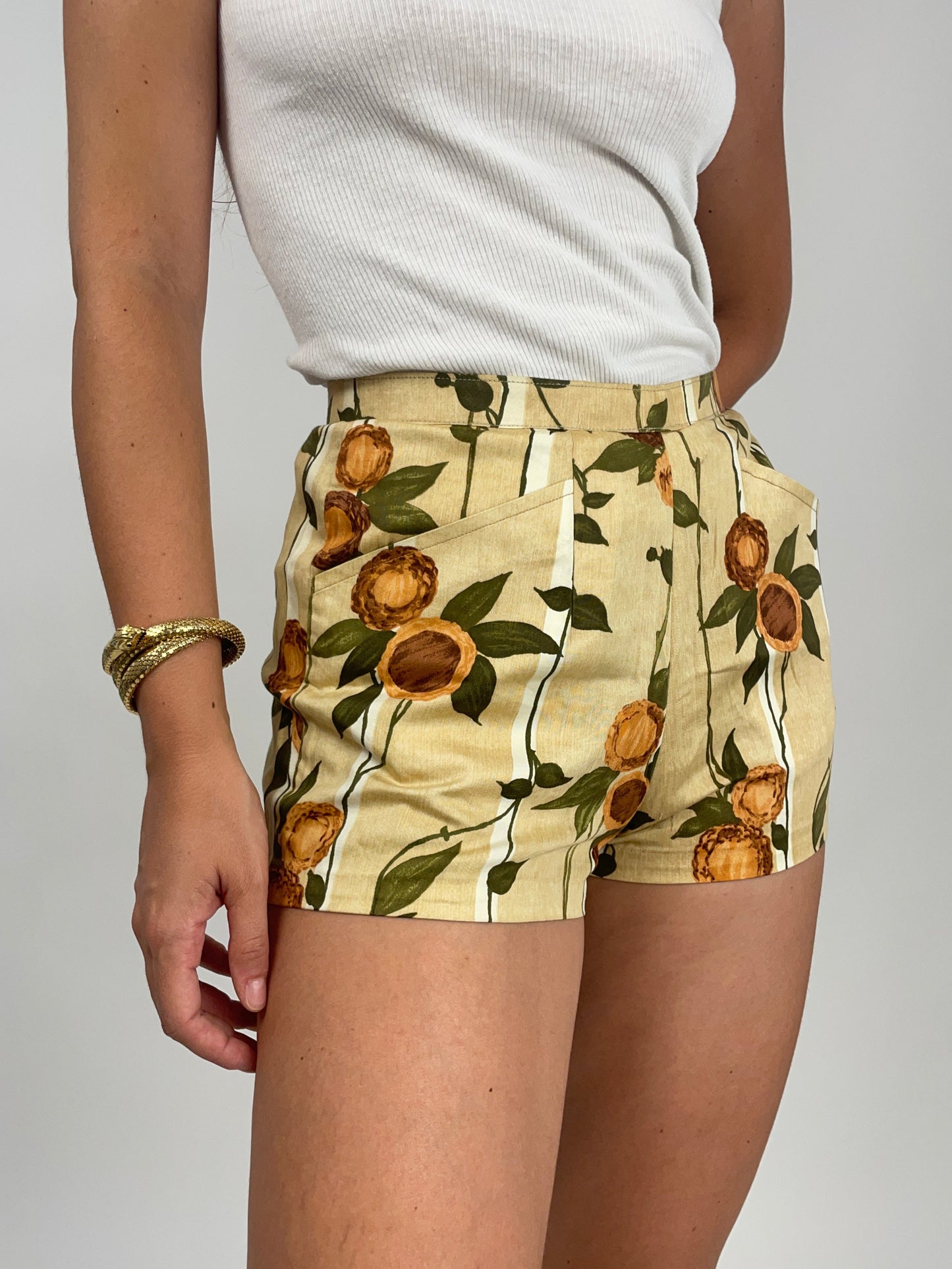 pantaloncini-anni-60-da-donna-a-fiori