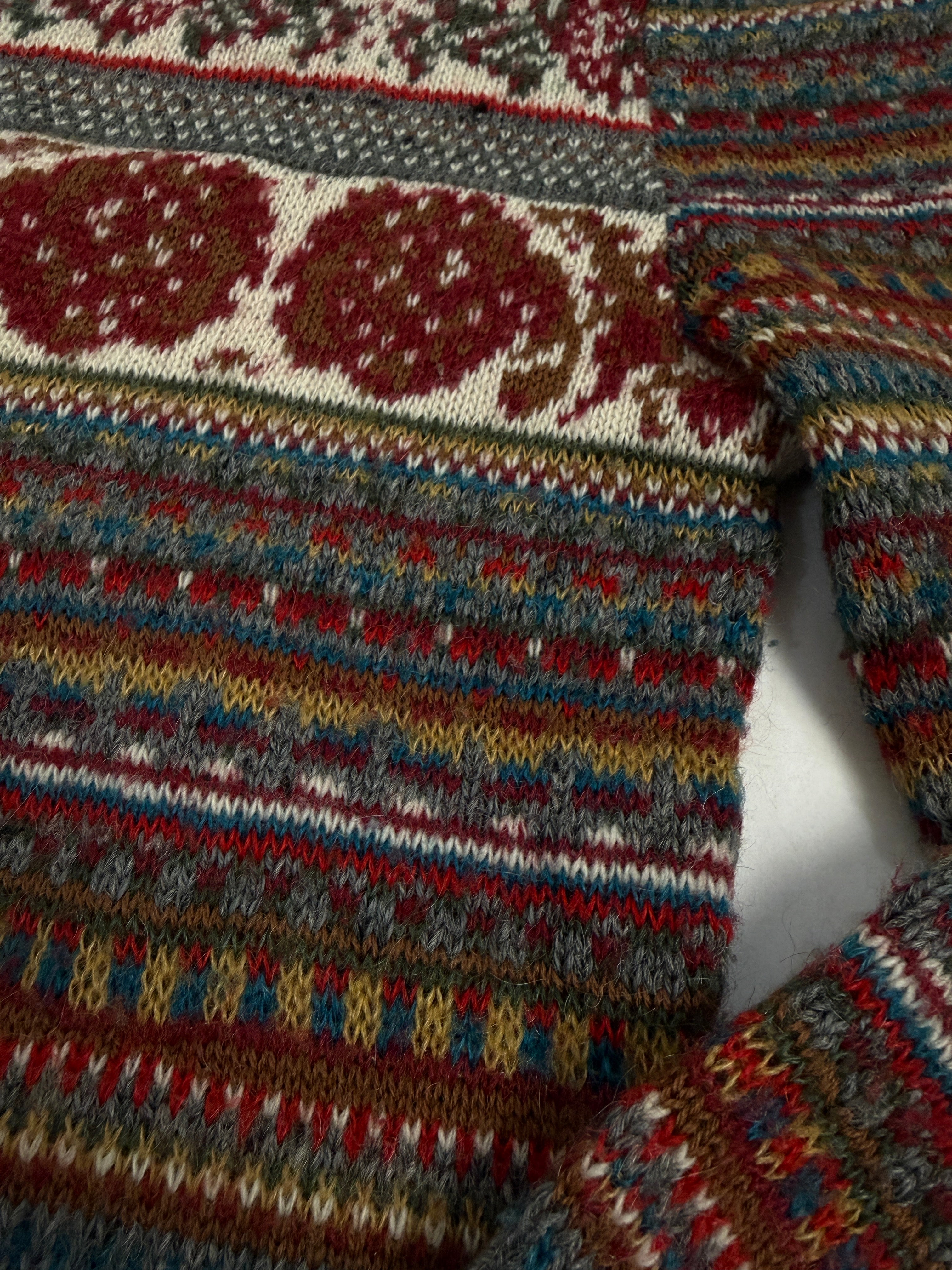 Dettaglio collo e primo bottone cardigan Fair Isle anni 70
