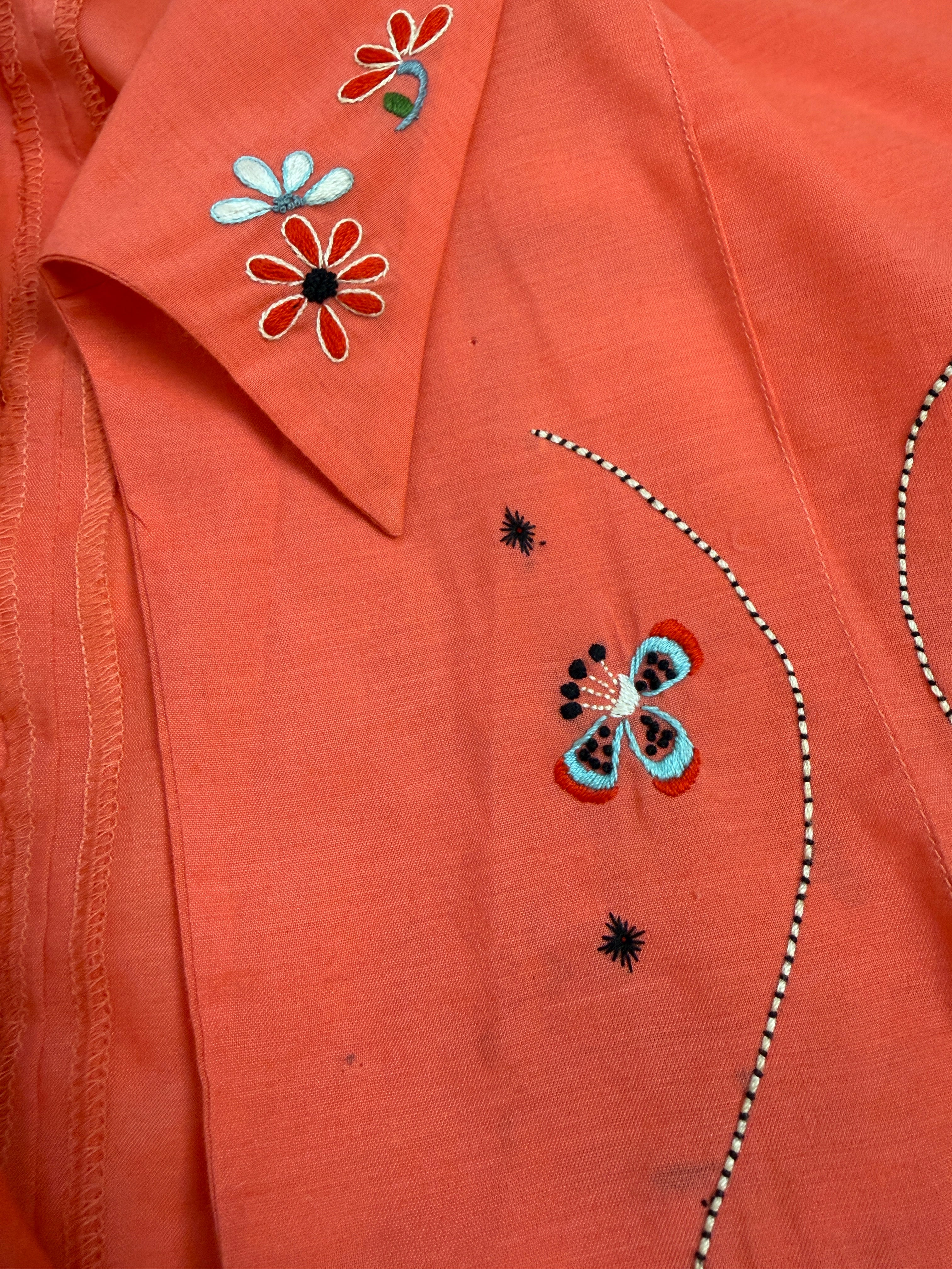 Completo ricamato con blusa e pantalone morbido