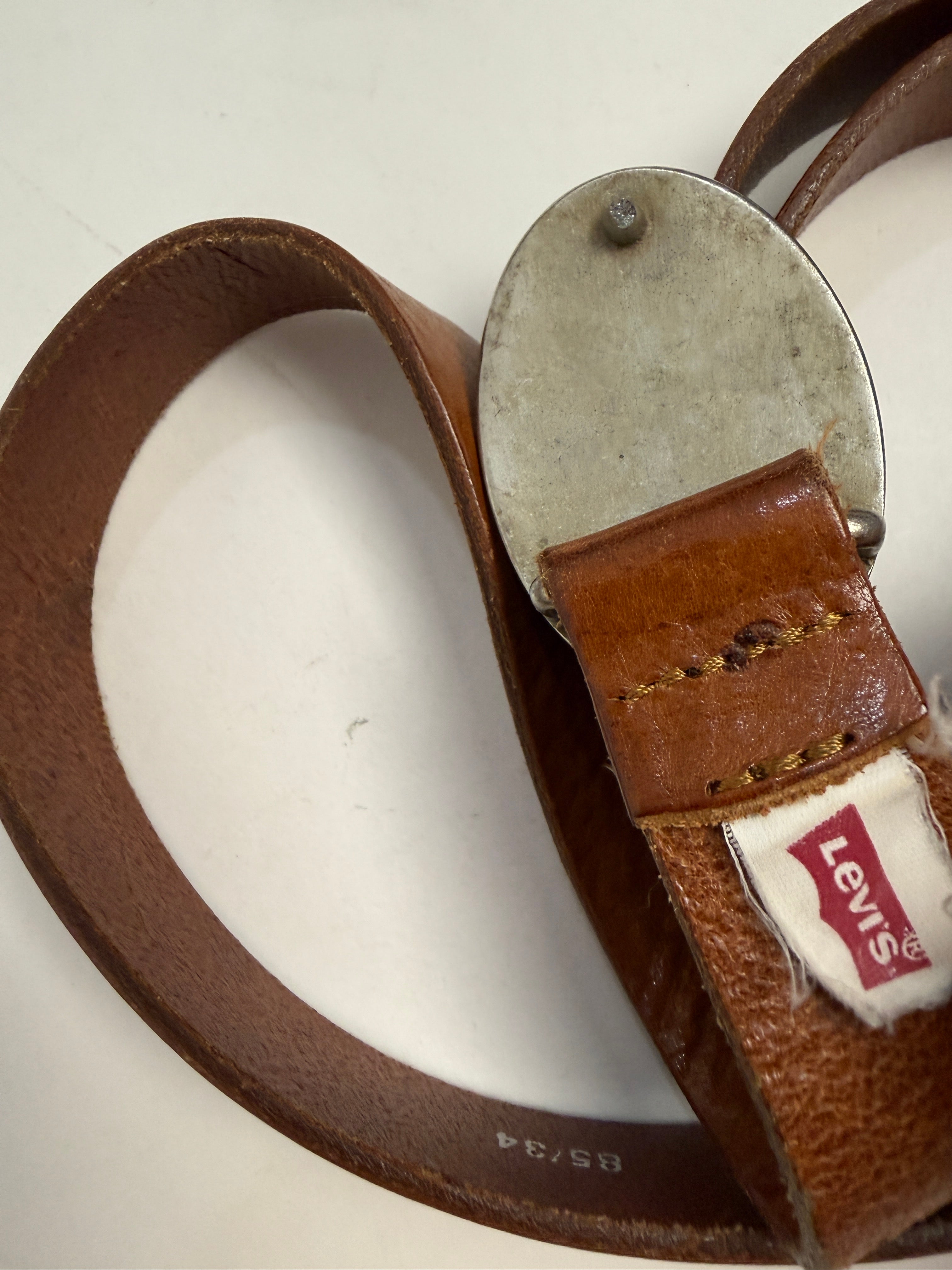 Cintura Levi's vintage in pelle martellata marrone