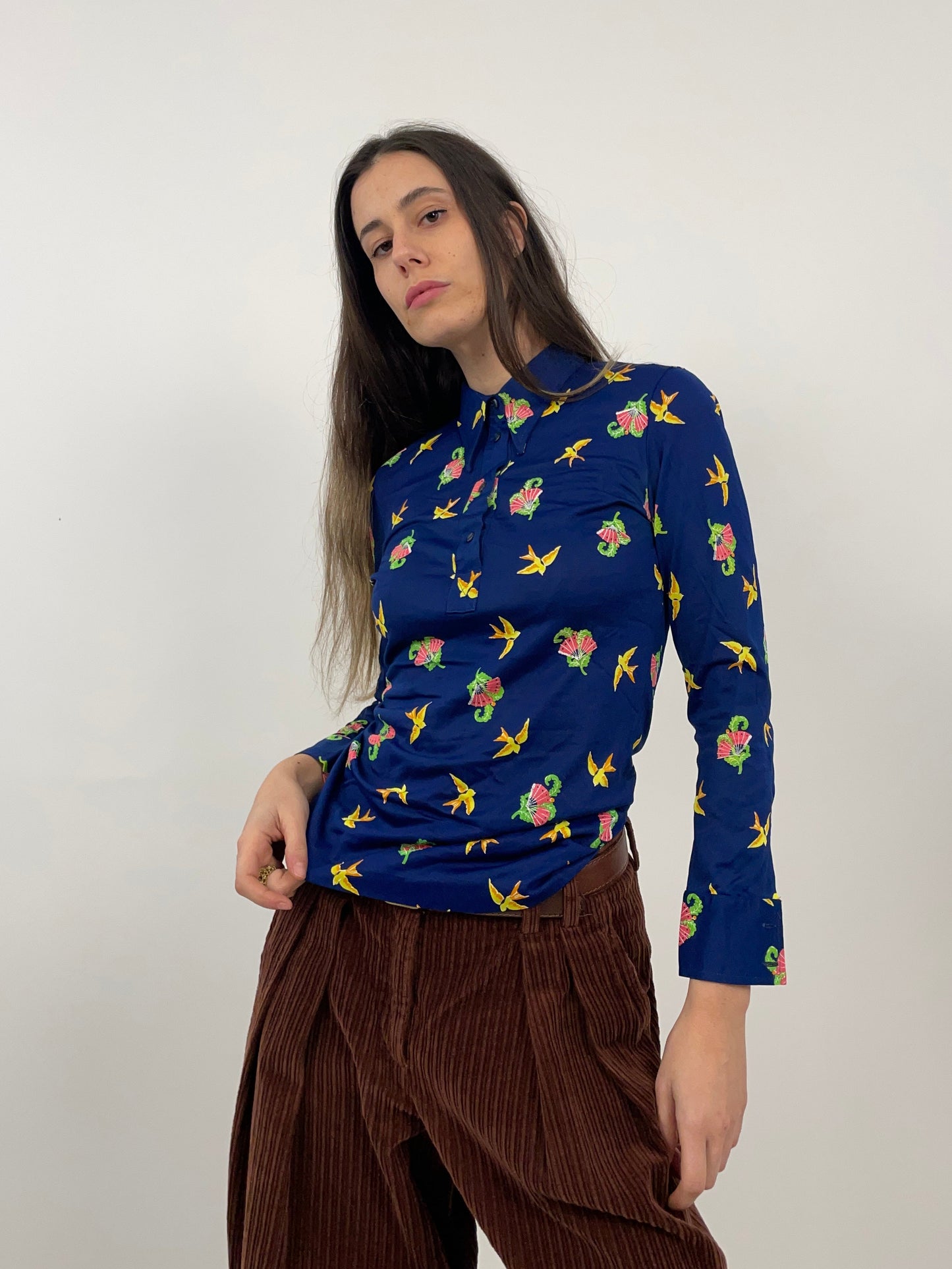 camicia-anni-70-da-donna-blu-cpn-fantasia-uccelli-e-ventagli