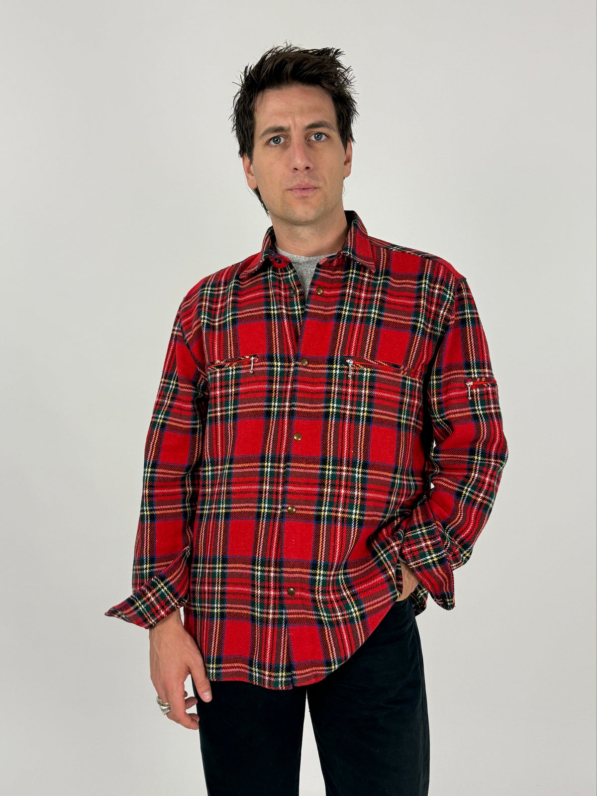 Camicia flanella lana tartan Royal Stewart rosso vintage anni 70 - fronte intero chiusa indossato taglia L