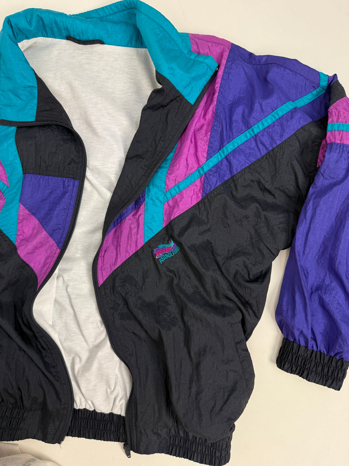 Tuta Vintage Anni '80 Nera Multicolor con Logo Ricamato - Taglia L