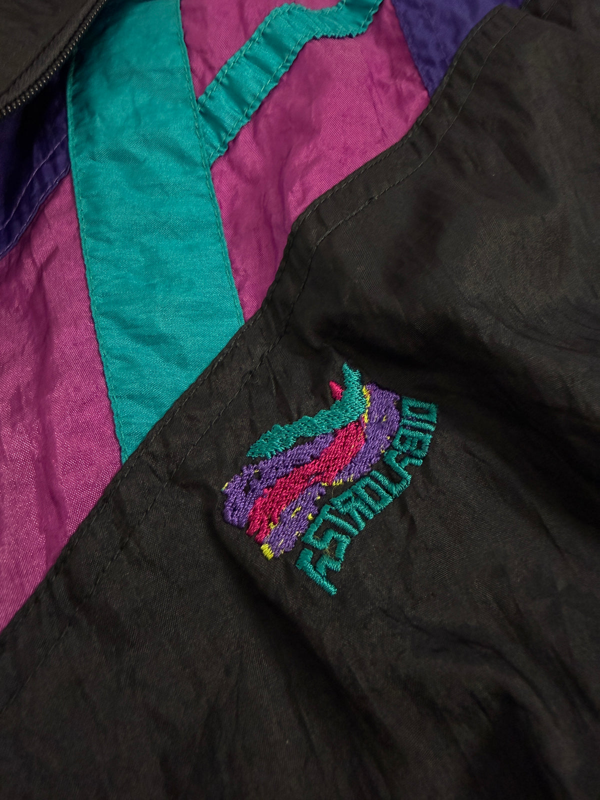 Tuta Vintage Anni '80 Nera Multicolor con Logo Ricamato - Taglia L