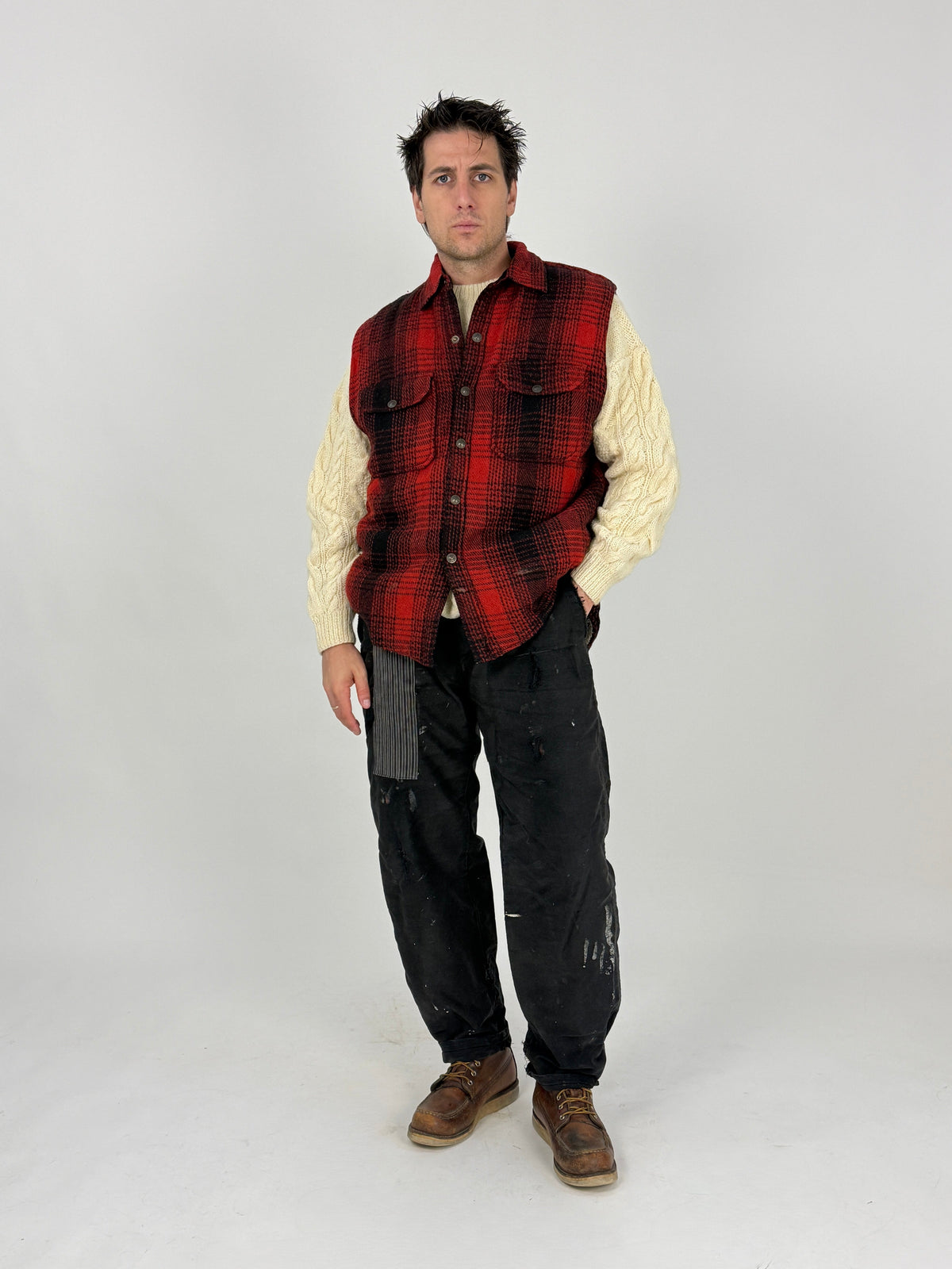Gilet Paragraff tartan rosso nero foderato sherpa - fronte indossato, vista frontale intera