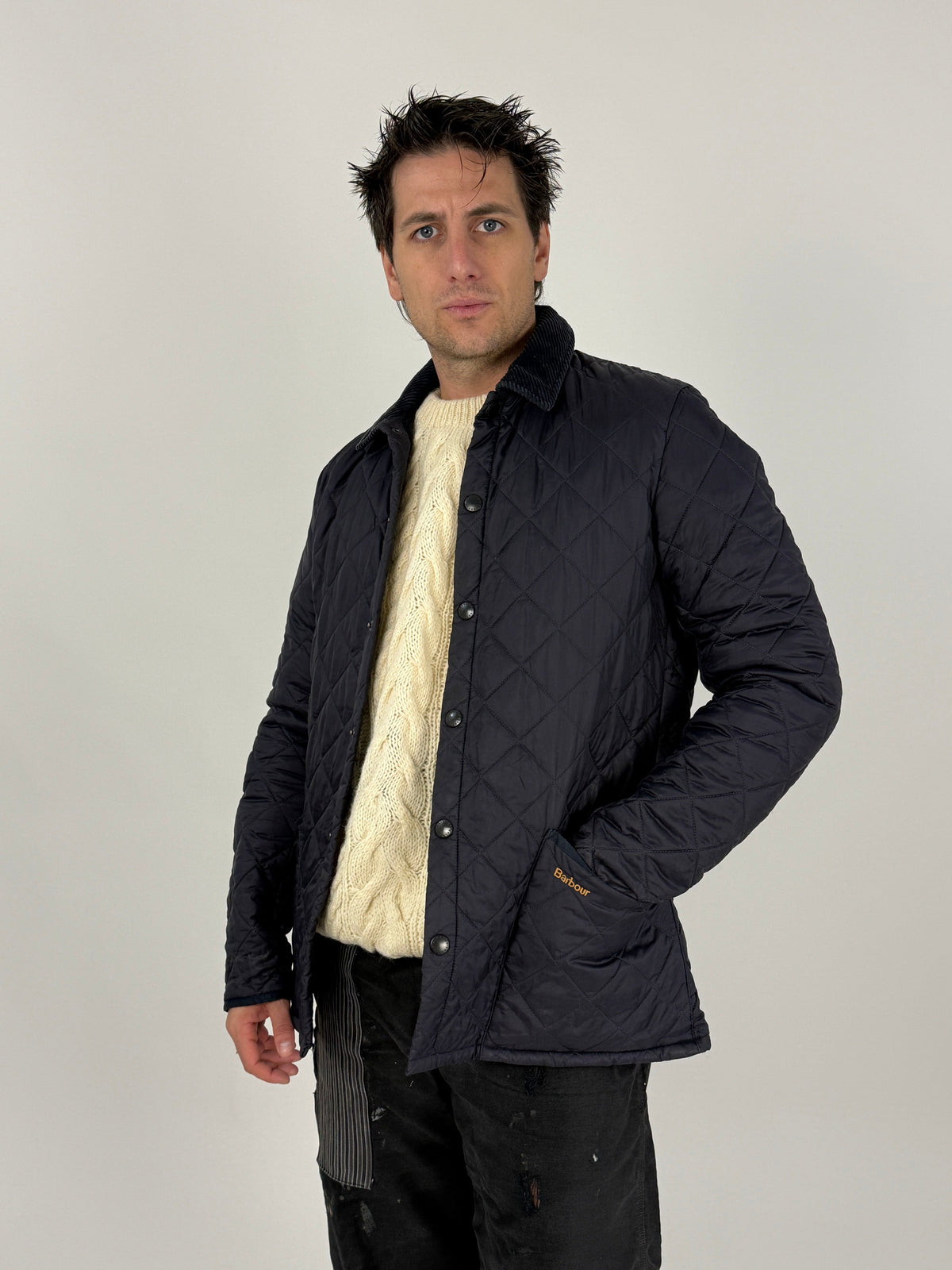 Barbour Liddesdale Heritage Quilt navy - piano, aperta, vista frontale intera con colletto velluto e tasche