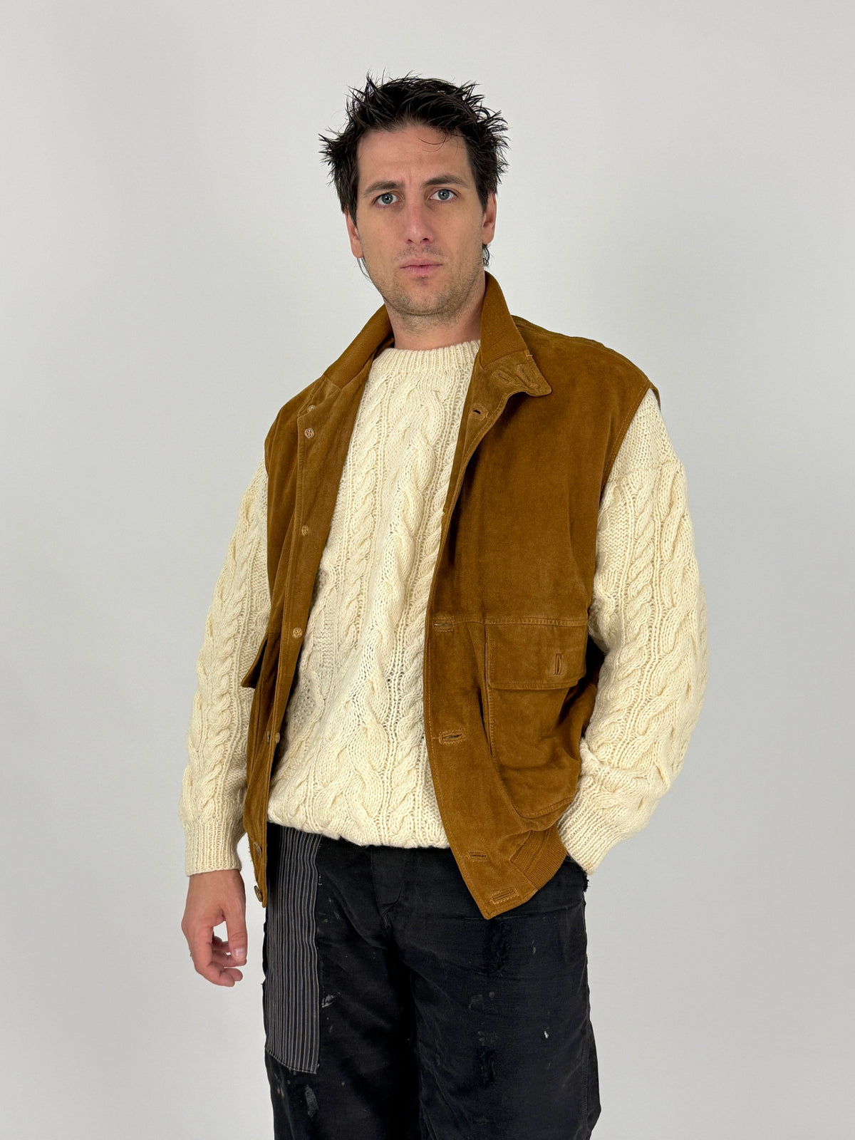 Gilet camoscio vintage GAM Sport - fronte indossato chiuso, vista frontale intera