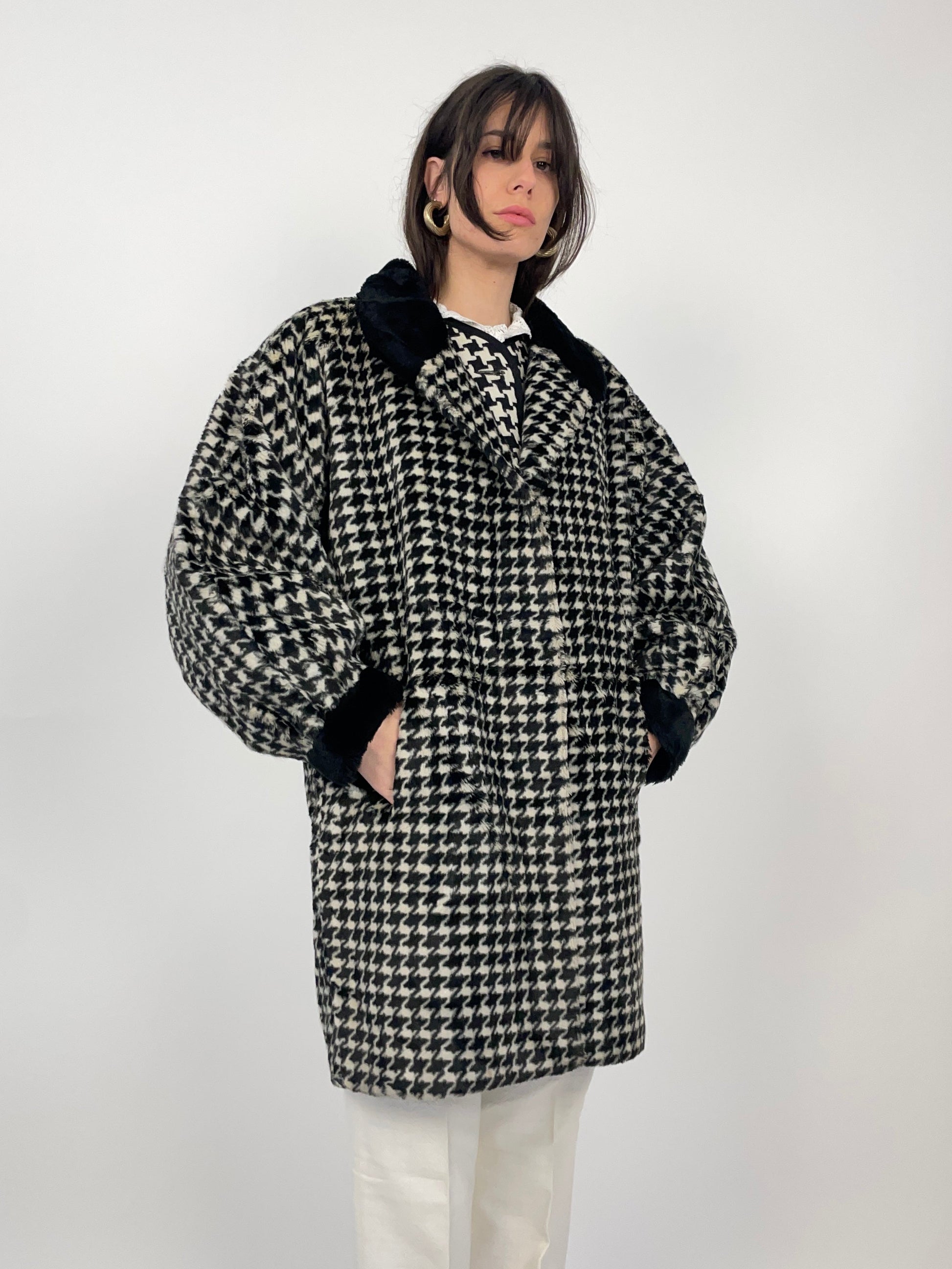cappotto-anni-60-eco-pelliccia-piedde-poule-anni-60-bianco-e-nero