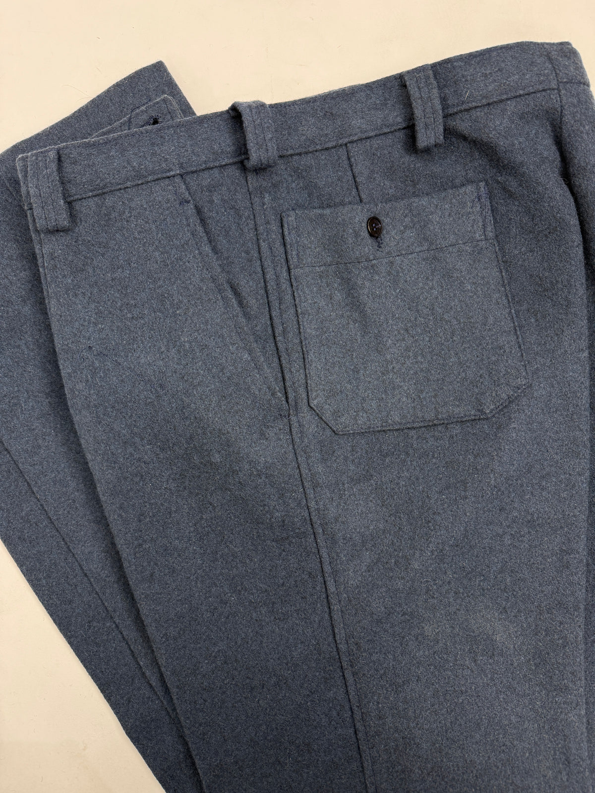 Dettaglio vita e etichetta - cintura larga in tessuto coordinato, etichetta taglia 52 CRL, fodera interna avorio/crema, zip Talon con guardia, passanti belt loop